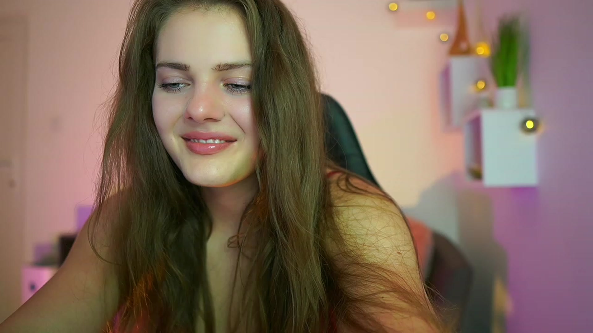 Gallery image thumbnail from Elly_Malkova_'s myfreecams stream on, 06/28/2023, 20:25 image 12 of 20