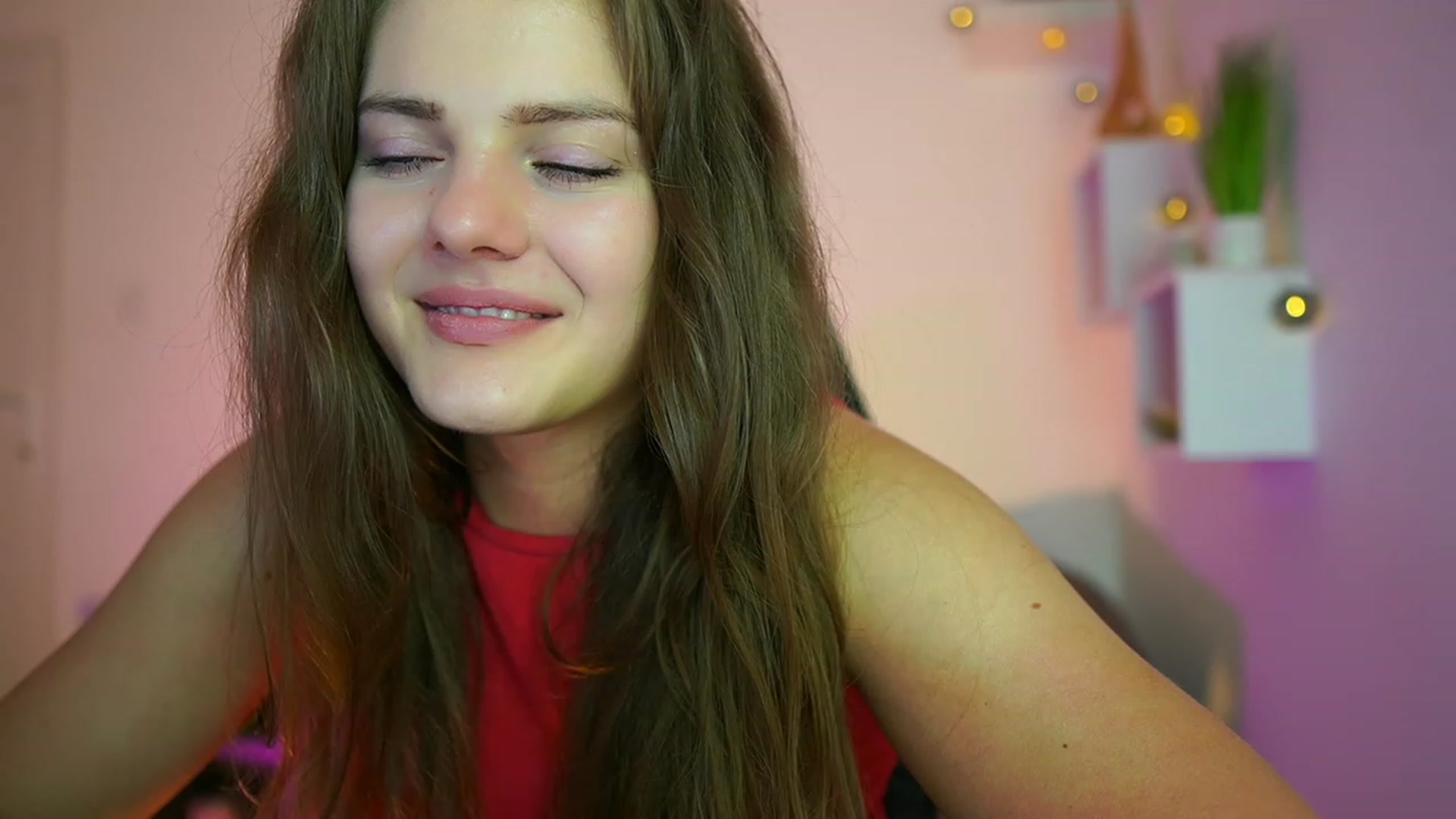 Gallery image thumbnail from Elly_Malkova_'s myfreecams stream on, 06/28/2023, 23:10 image 17 of 20