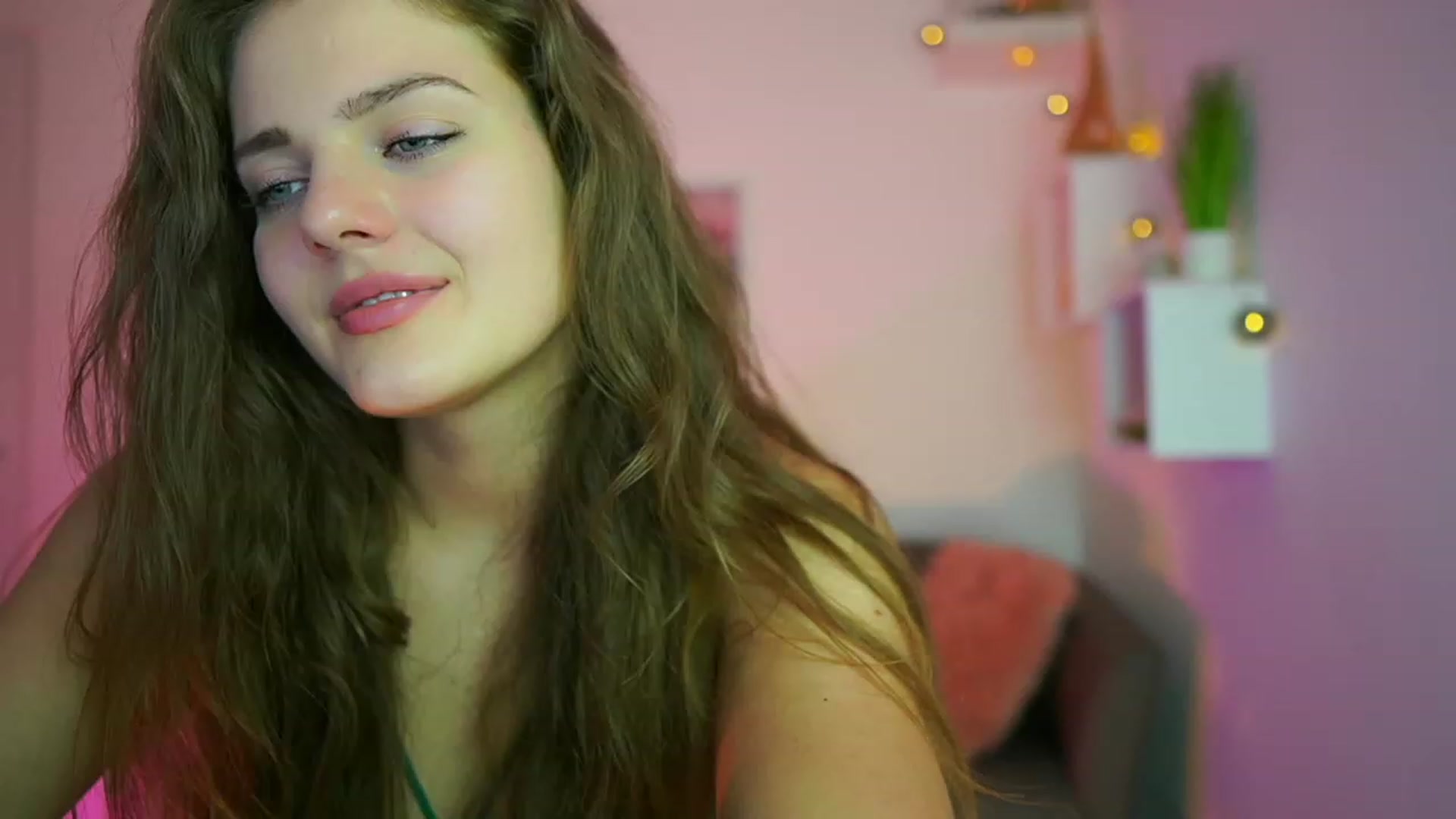 Gallery image thumbnail from Elly_Malkova_'s myfreecams stream on, 07/02/2023, 21:45 image 17 of 20