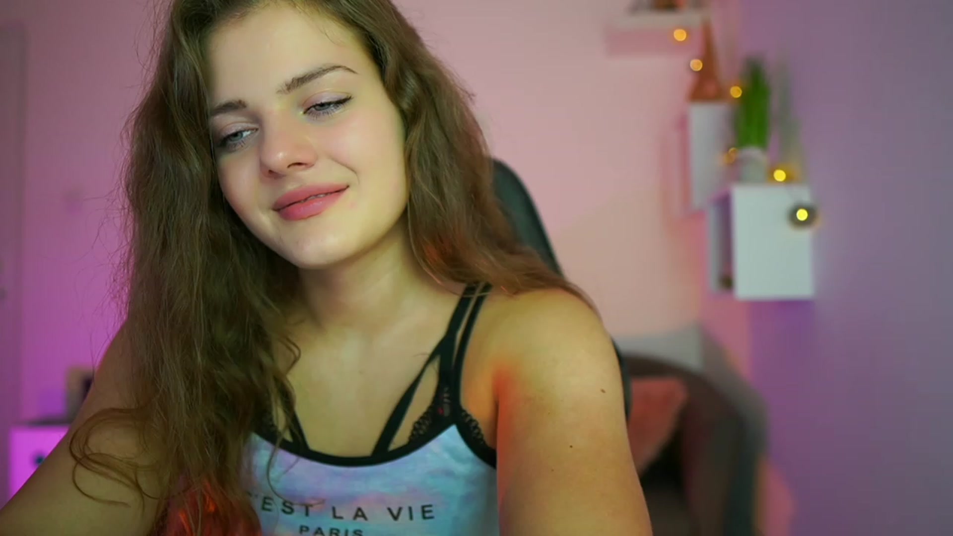 Gallery image thumbnail from Elly_Malkova_'s myfreecams stream on, 07/05/2023, 21:34 image 17 of 20