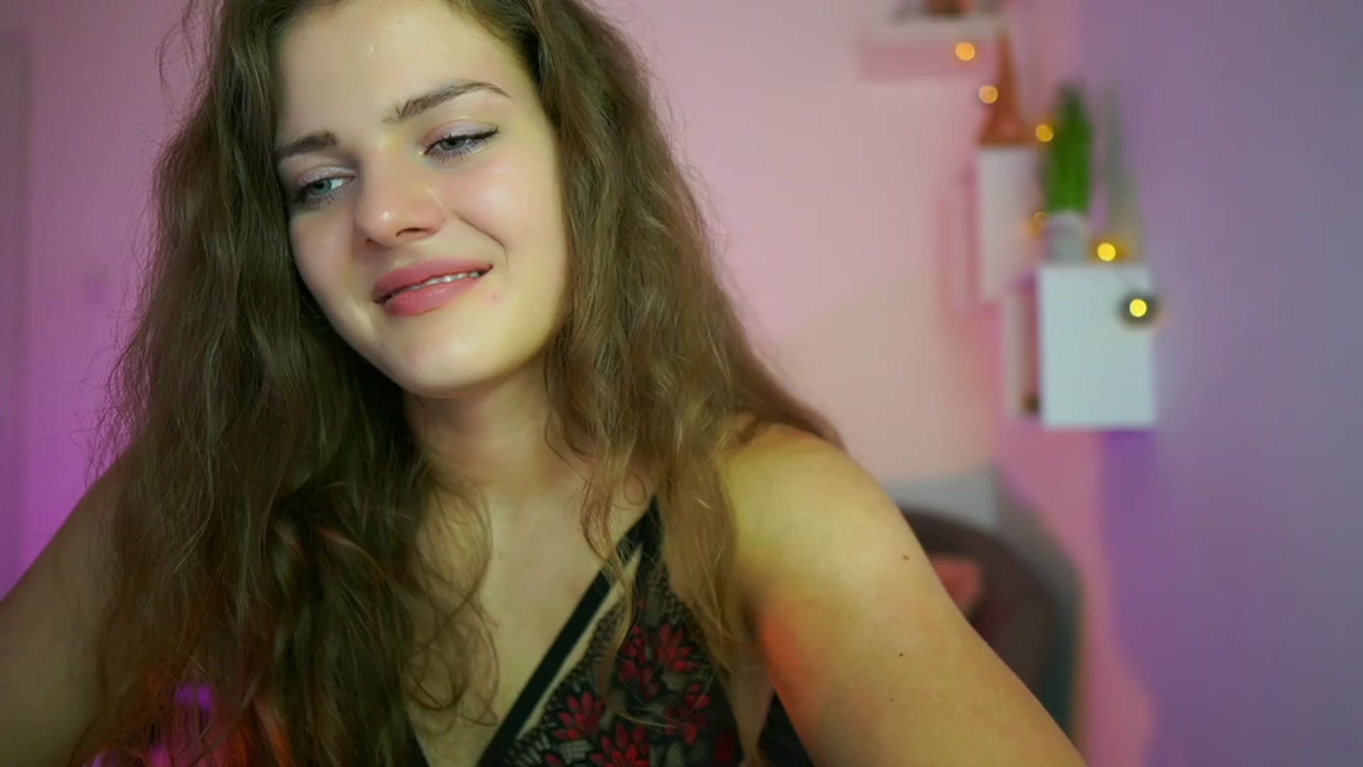 Gallery image thumbnail from Elly_Malkova_'s myfreecams stream on, 07/05/2023, 23:15 image 17 of 20
