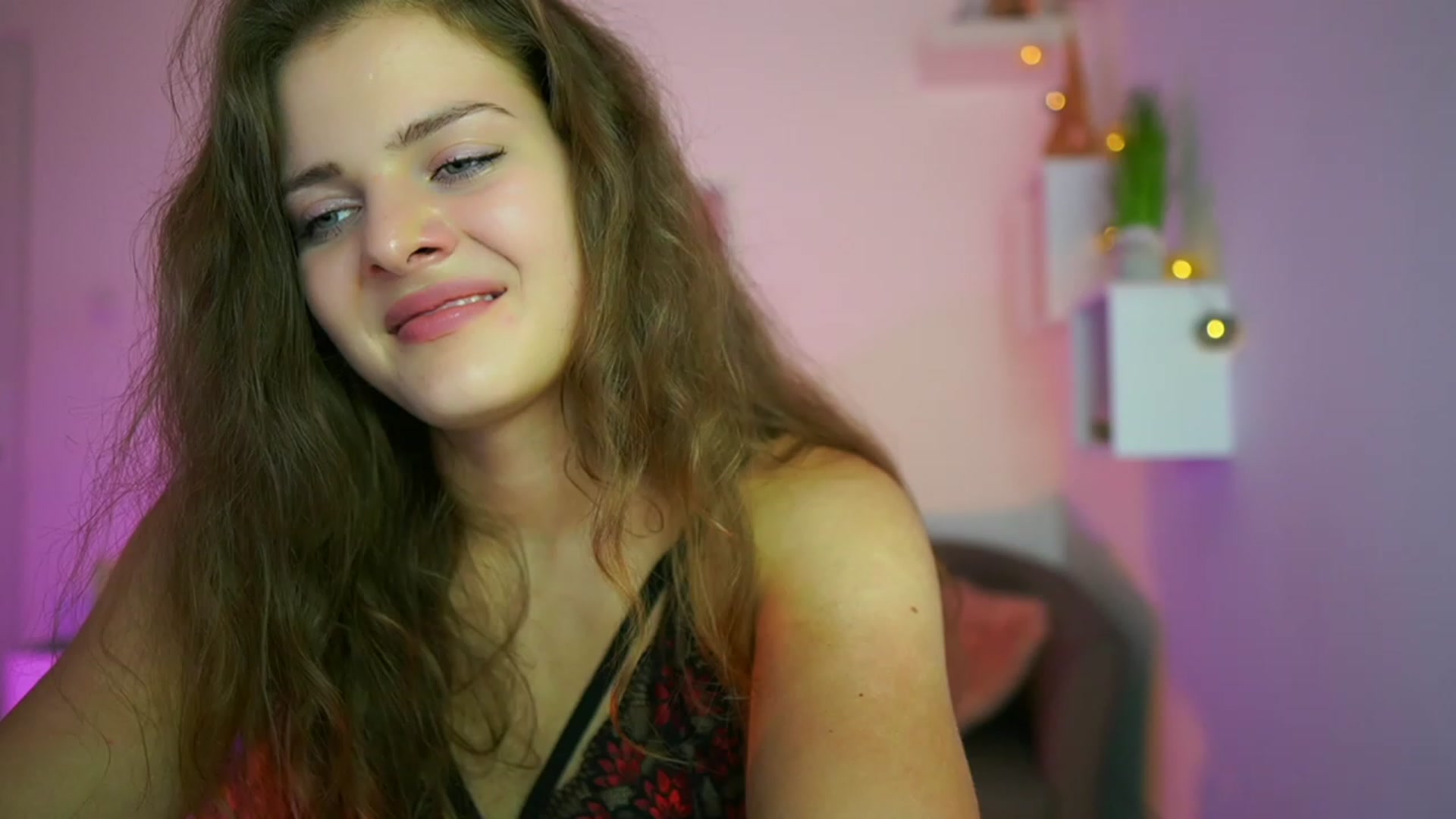 Gallery image thumbnail from Elly_Malkova_'s myfreecams stream on, 07/05/2023, 23:15 image 15 of 20