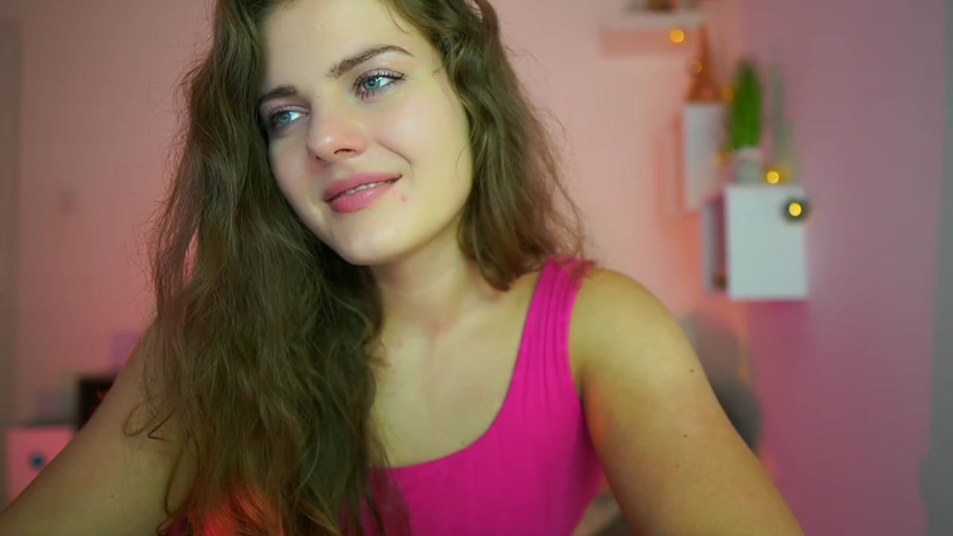 Gallery image thumbnail from Elly_Malkova_'s myfreecams stream on, 07/06/2023, 21:04 image 17 of 20
