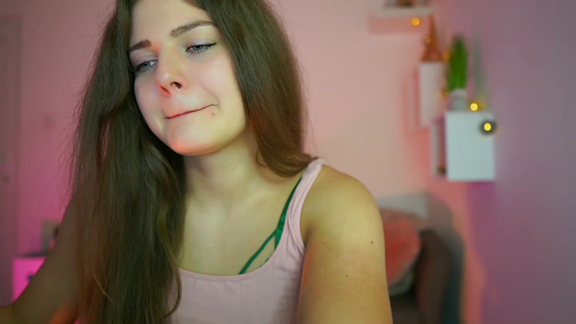 Gallery image thumbnail from Elly_Malkova_'s myfreecams stream on, 07/07/2023, 16:19 image 9 of 20