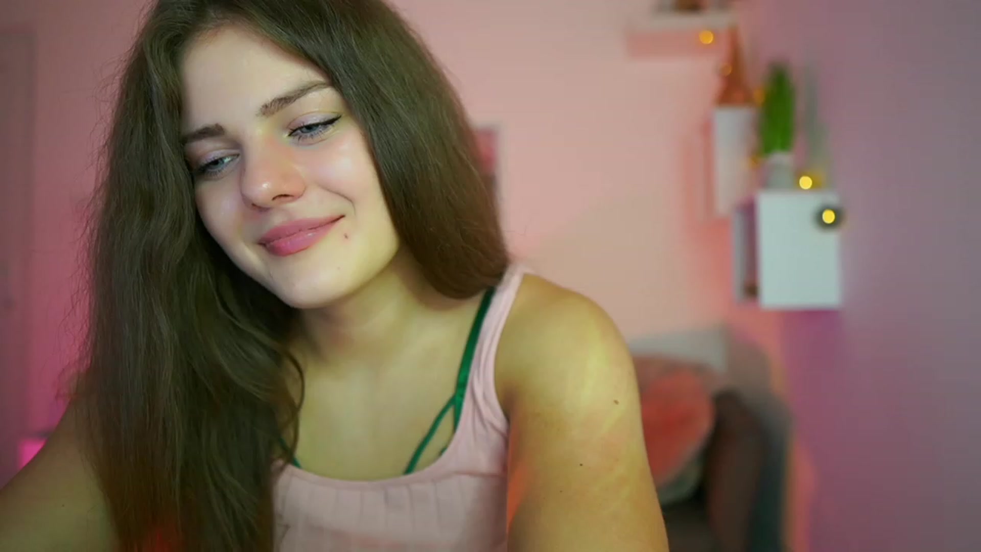 Gallery image thumbnail from Elly_Malkova_'s myfreecams stream on, 07/07/2023, 16:19 image 17 of 20