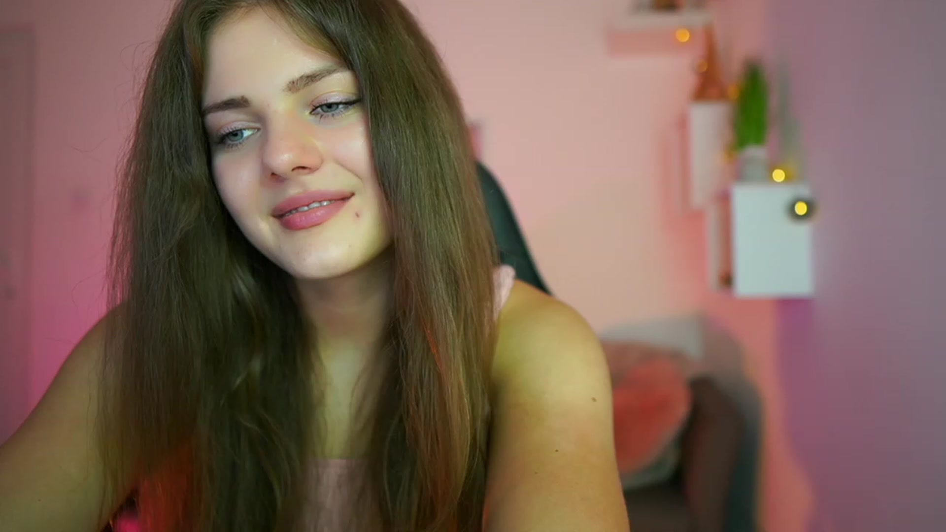 Gallery image thumbnail from Elly_Malkova_'s myfreecams stream on, 07/07/2023, 16:19 image 13 of 20