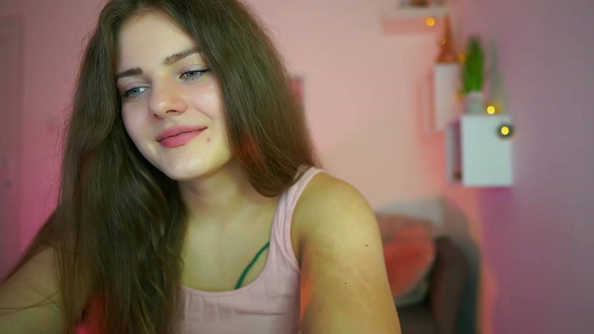 Gallery image thumbnail from Elly_Malkova_'s myfreecams stream on, 07/07/2023, 16:19 image 2 of 20