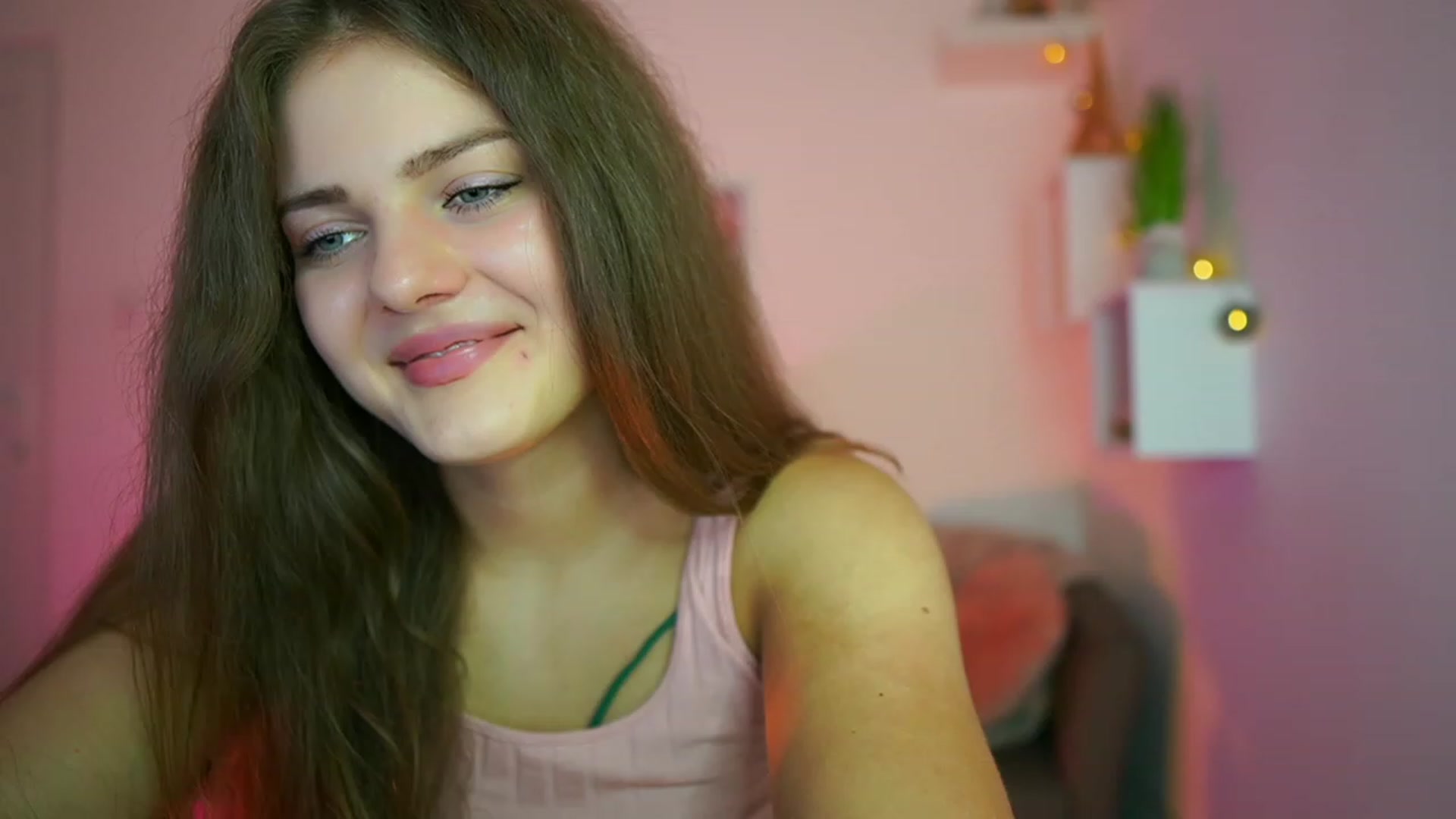 Gallery image thumbnail from Elly_Malkova_'s myfreecams stream on, 07/07/2023, 16:19 image 3 of 20
