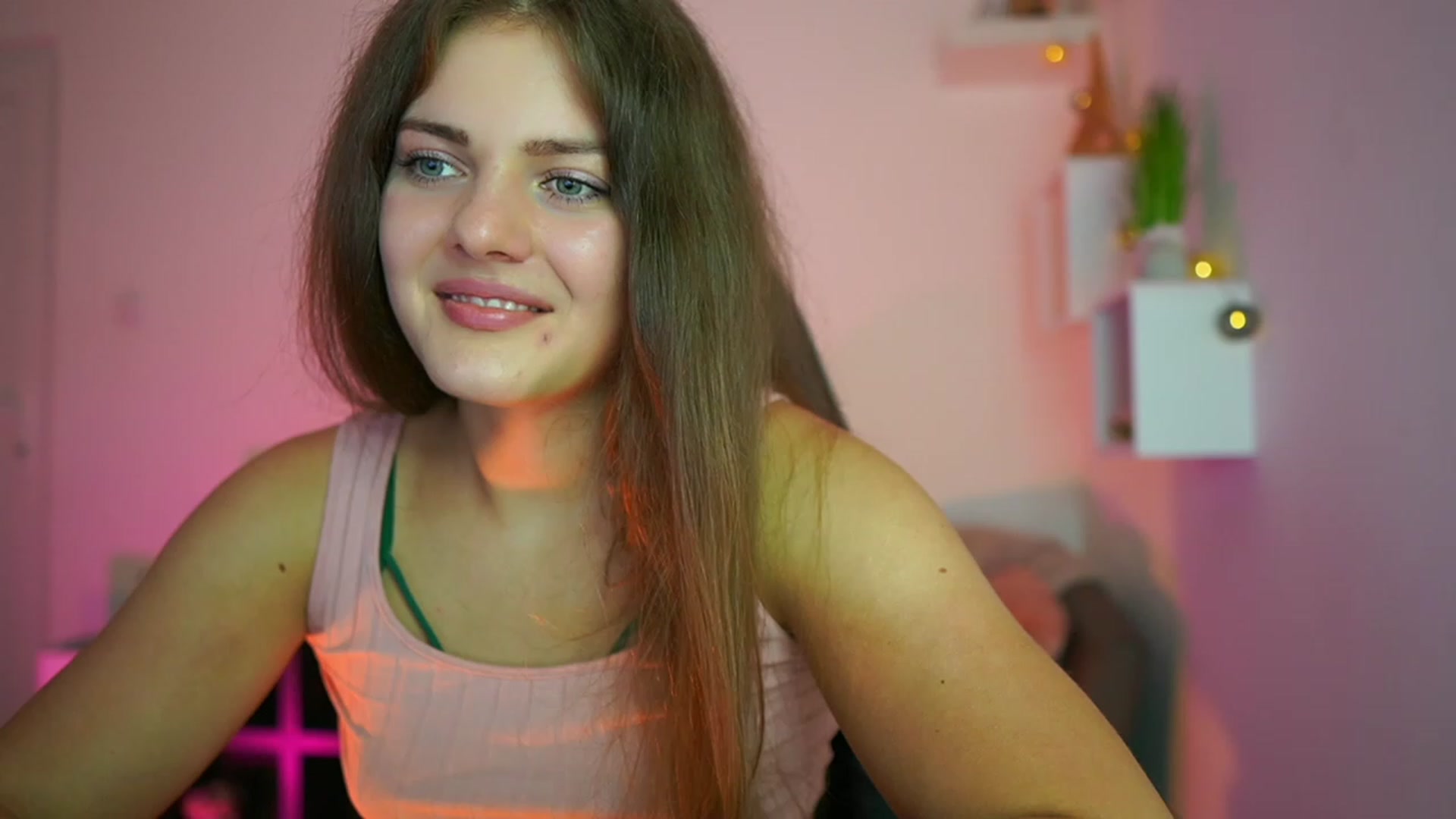 Gallery image thumbnail from Elly_Malkova_'s myfreecams stream on, 07/07/2023, 17:53 image 14 of 20