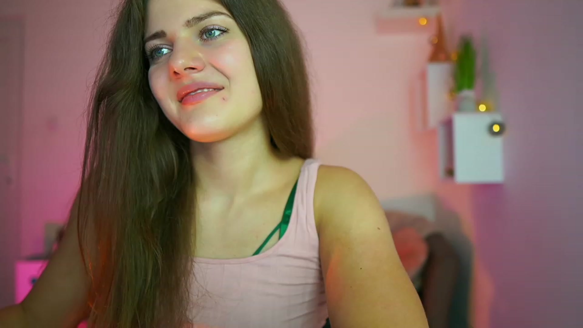 Gallery image thumbnail from Elly_Malkova_'s myfreecams stream on, 07/07/2023, 17:53 image 3 of 20