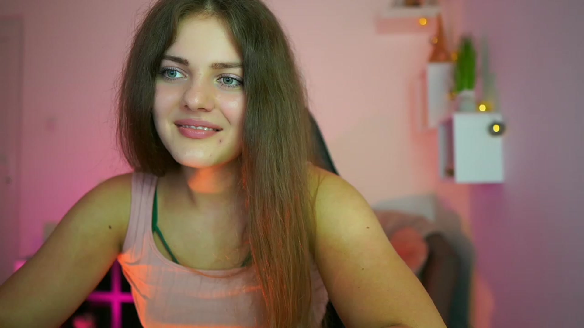 Gallery image thumbnail from Elly_Malkova_'s myfreecams stream on, 07/07/2023, 17:53 image 16 of 20
