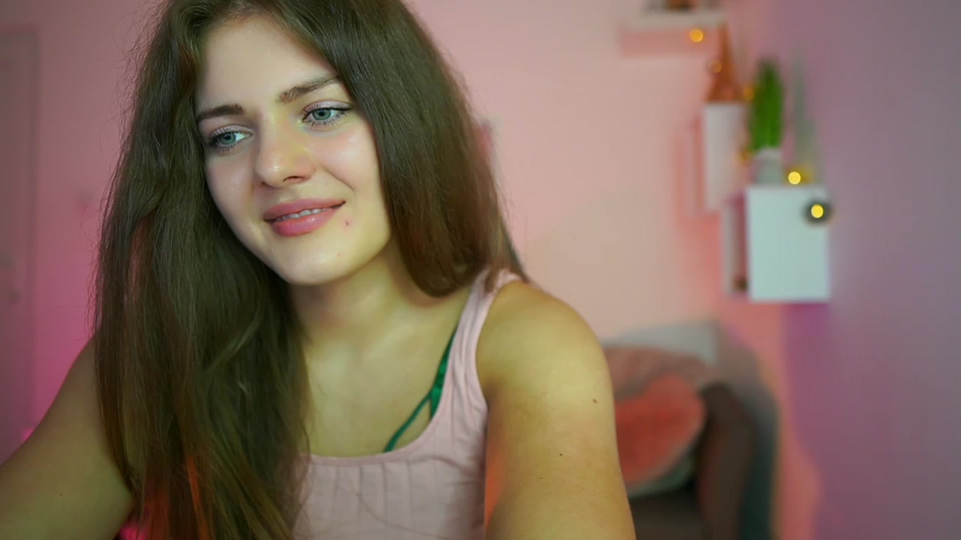 Gallery image thumbnail from Elly_Malkova_'s myfreecams stream on, 07/07/2023, 17:53 image 9 of 20