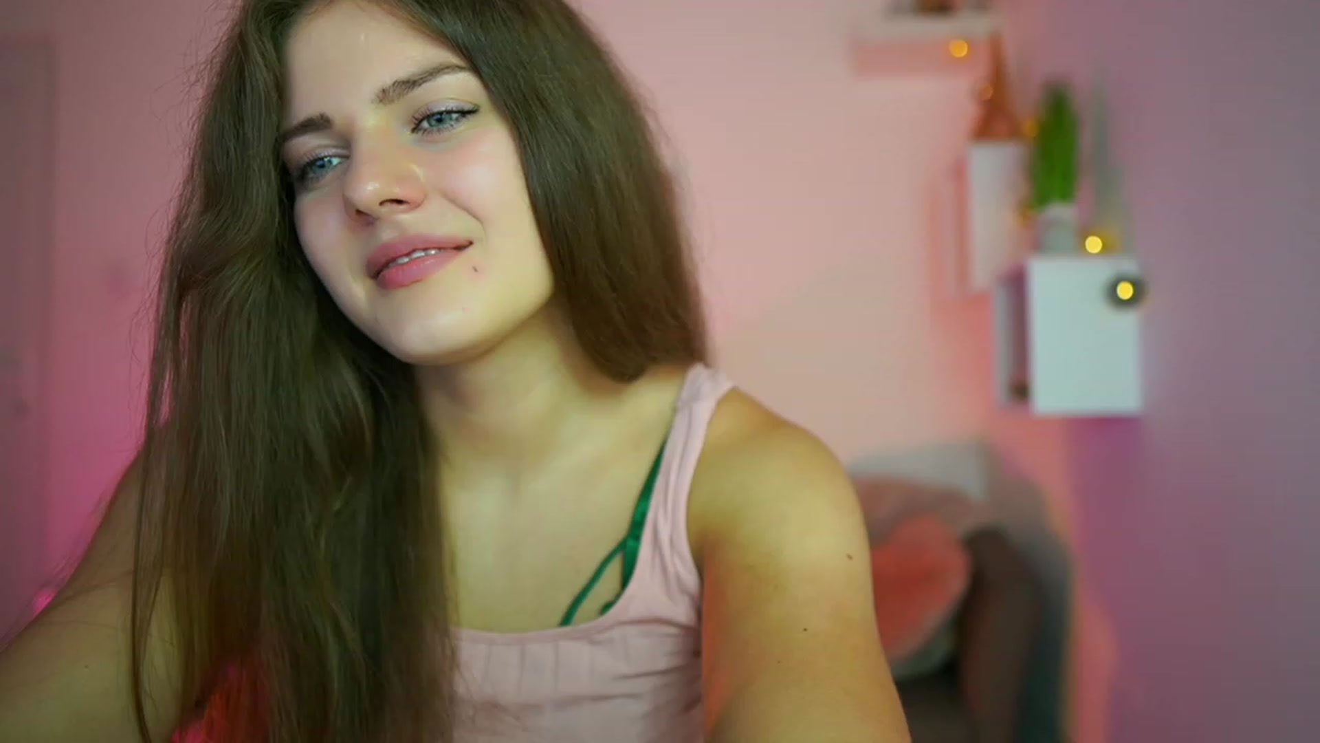 Gallery image thumbnail from Elly_Malkova_'s myfreecams stream on, 07/07/2023, 17:53 image 4 of 20