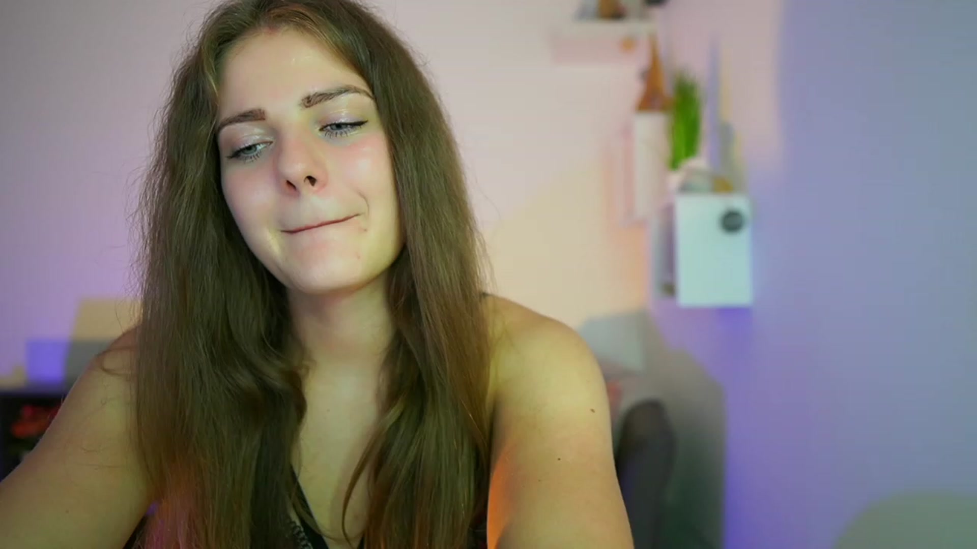 Gallery image thumbnail from Elly_Malkova_'s myfreecams stream on, 07/13/2023, 23:06 image 15 of 20