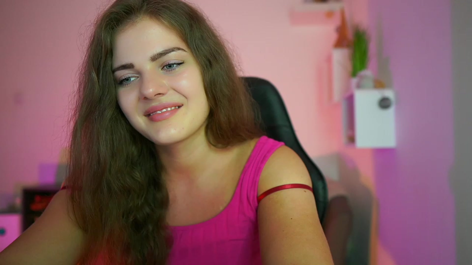 Gallery image thumbnail from Elly_Malkova_'s myfreecams stream on, 07/16/2023, 15:32 image 10 of 20