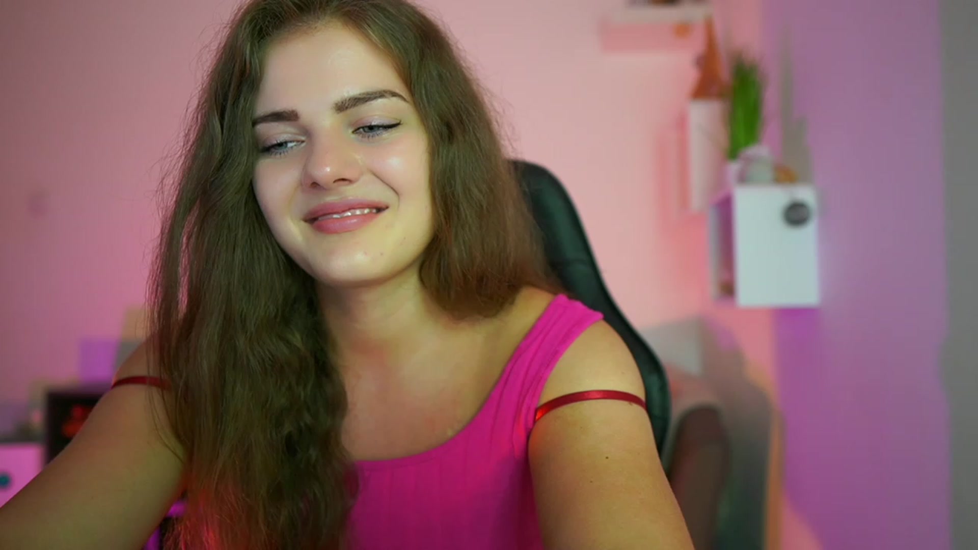 Gallery image thumbnail from Elly_Malkova_'s myfreecams stream on, 07/16/2023, 15:32 image 9 of 20