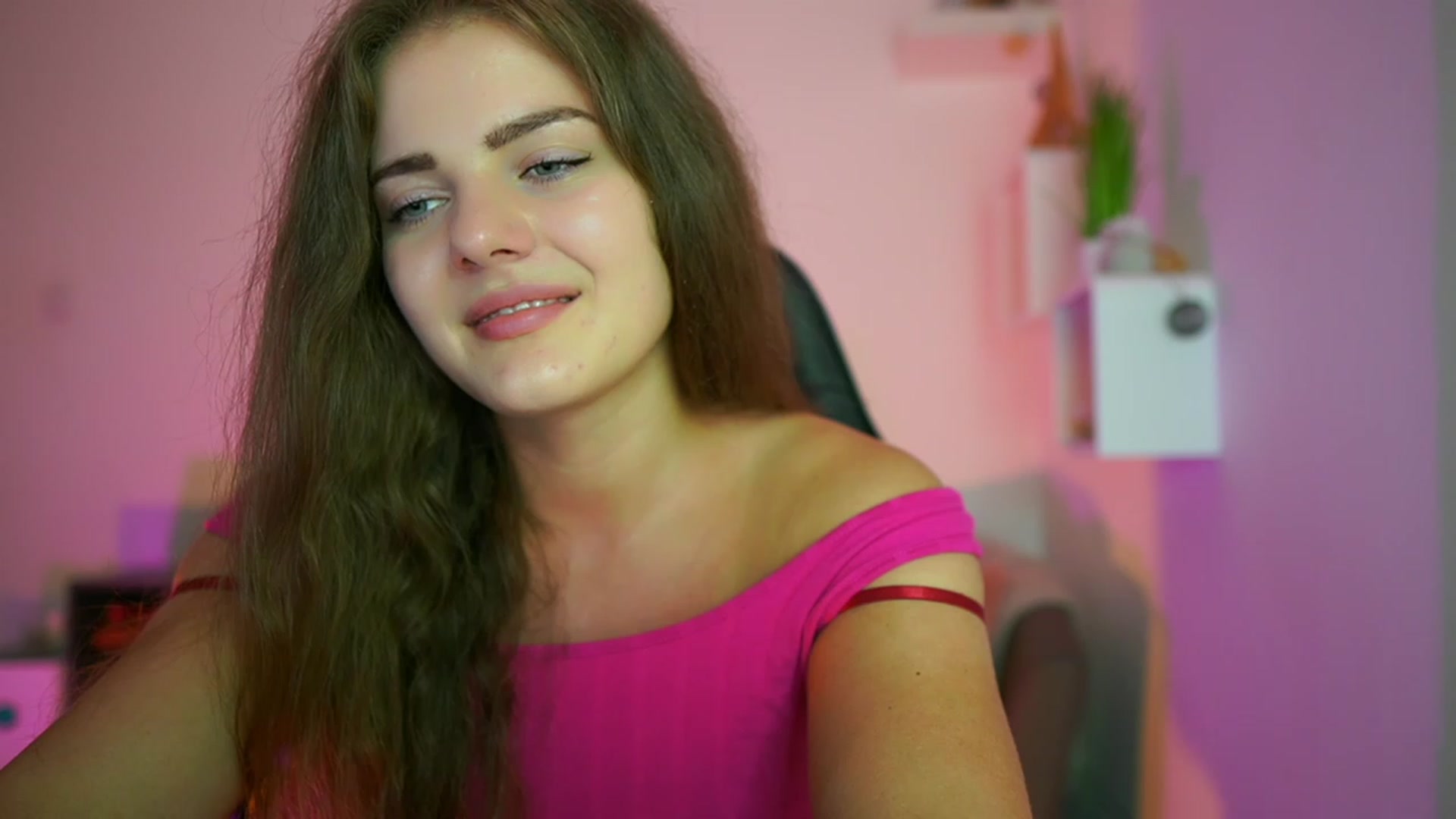 Gallery image thumbnail from Elly_Malkova_'s myfreecams stream on, 07/16/2023, 15:32 image 15 of 20