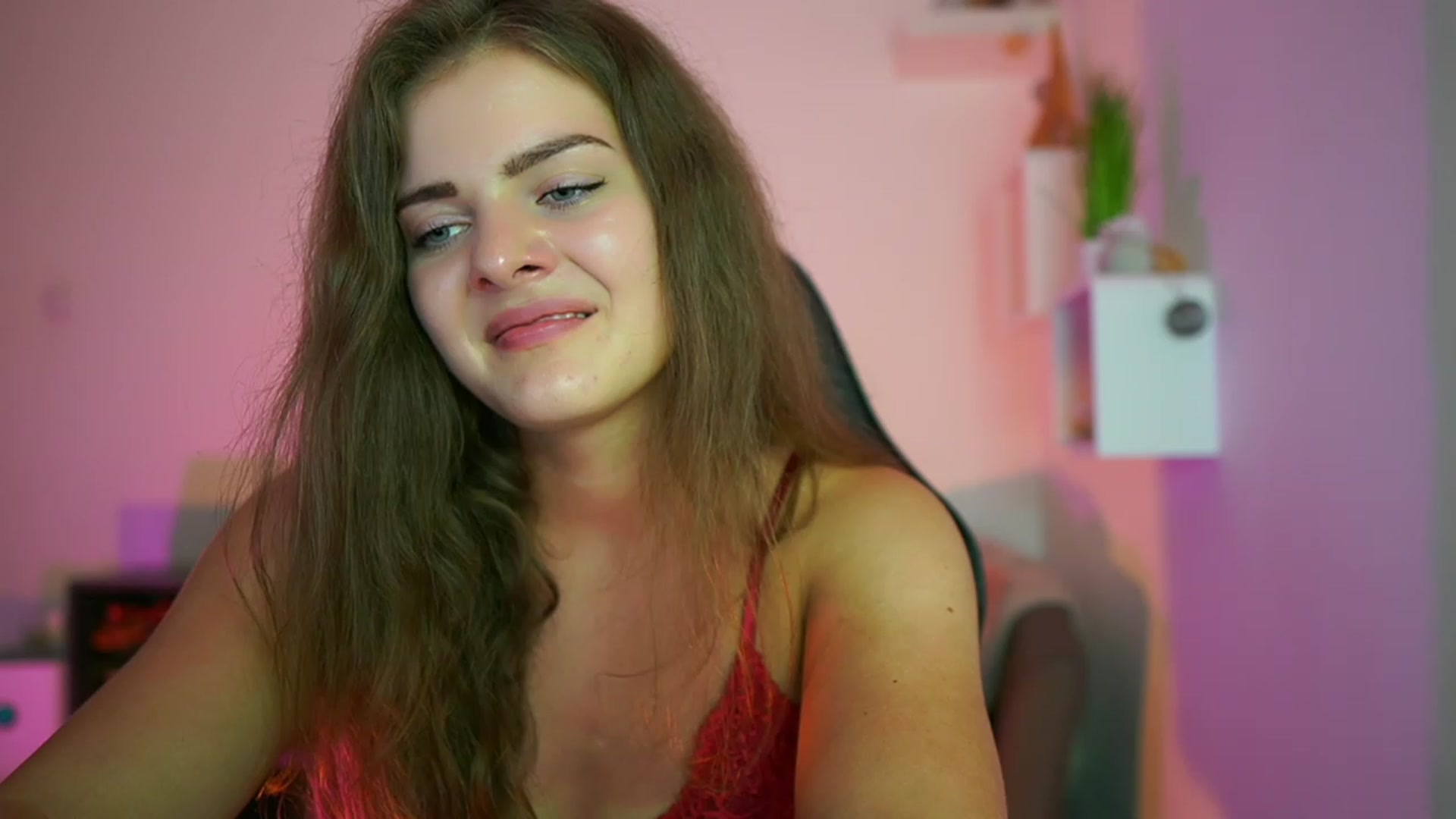 Gallery image thumbnail from Elly_Malkova_'s myfreecams stream on, 07/16/2023, 16:50 image 14 of 20