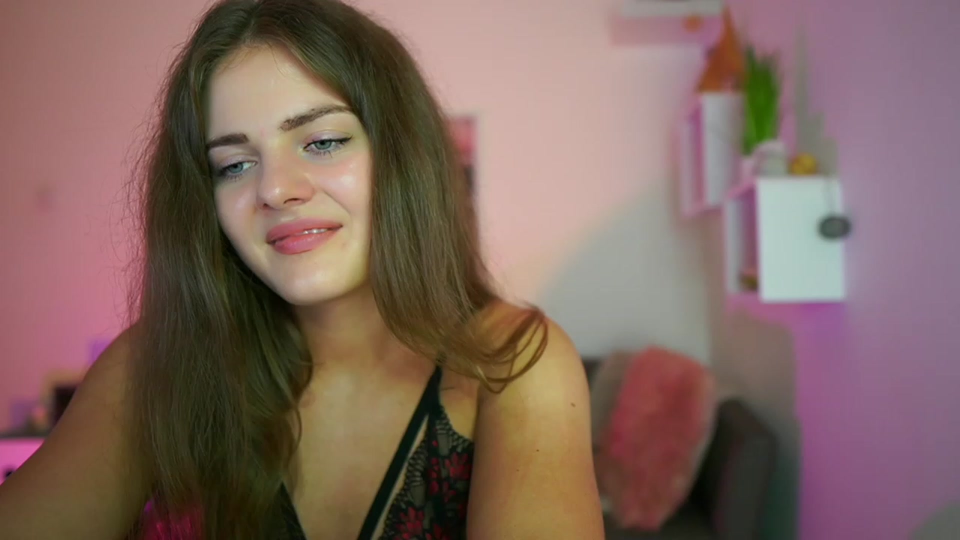 Gallery image thumbnail from Elly_Malkova_'s myfreecams stream on, 07/20/2023, 17:59 image 15 of 20