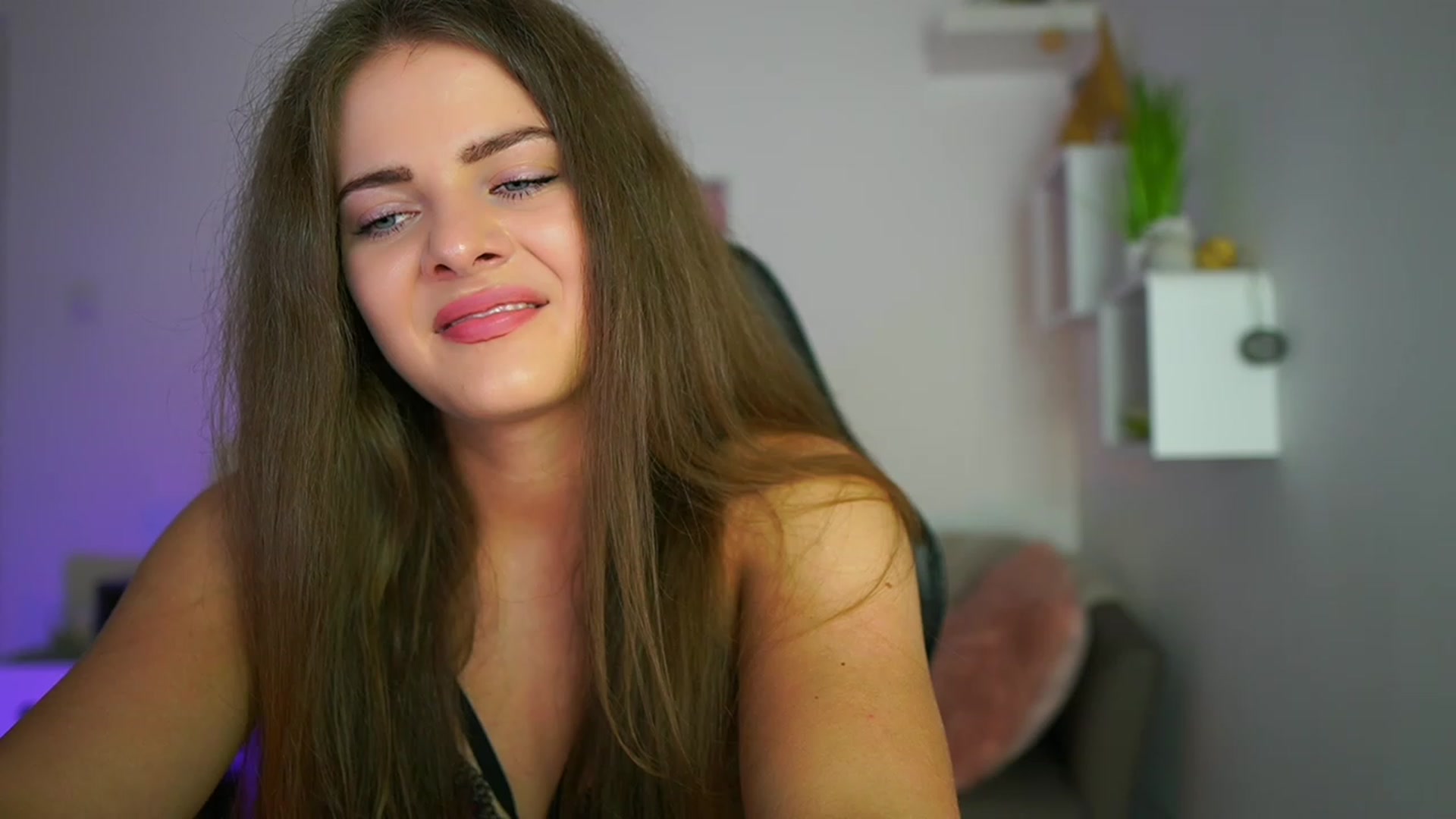 Gallery image thumbnail from Elly_Malkova_'s myfreecams stream on, 07/22/2023, 21:32 image 3 of 20