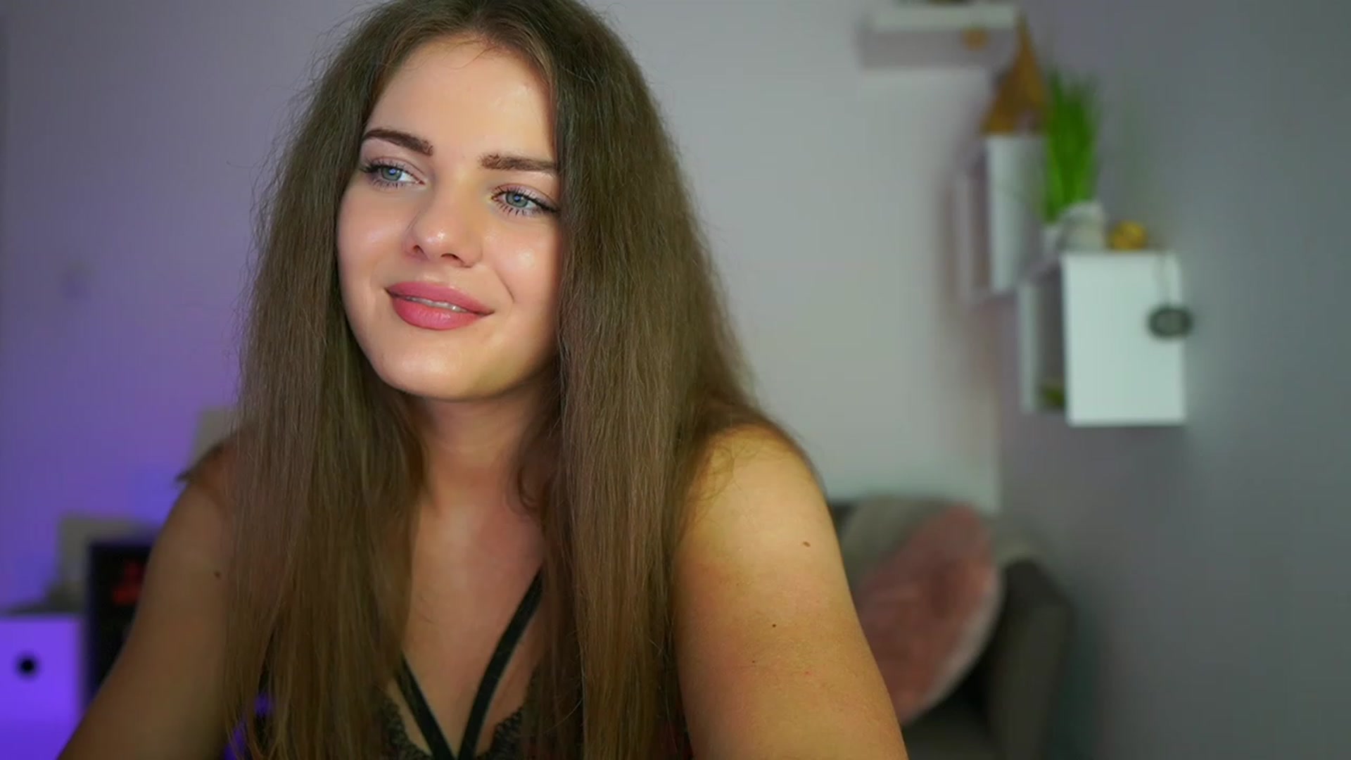 Gallery image thumbnail from Elly_Malkova_'s myfreecams stream on, 07/22/2023, 21:32 image 15 of 20