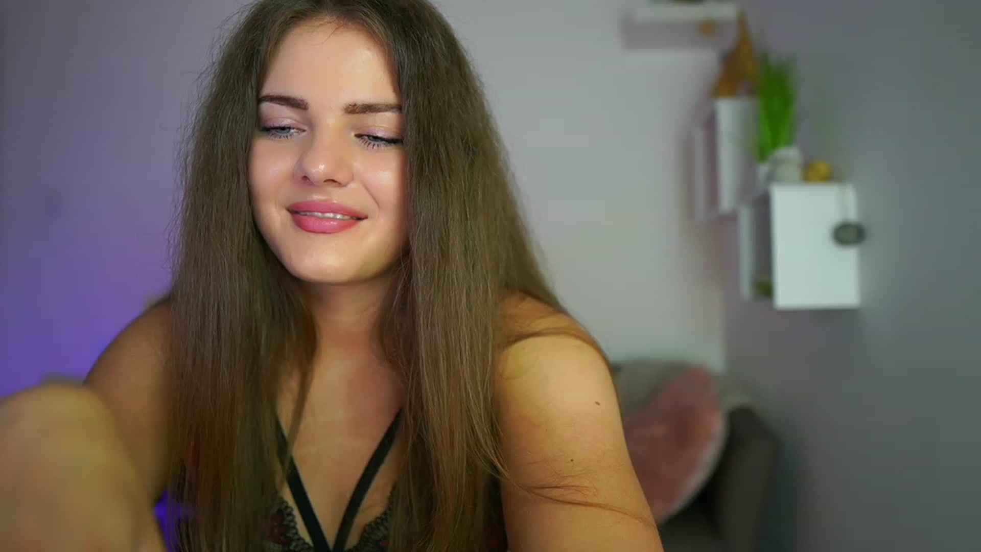 Gallery image thumbnail from Elly_Malkova_'s myfreecams stream on, 07/22/2023, 21:32 image 16 of 20