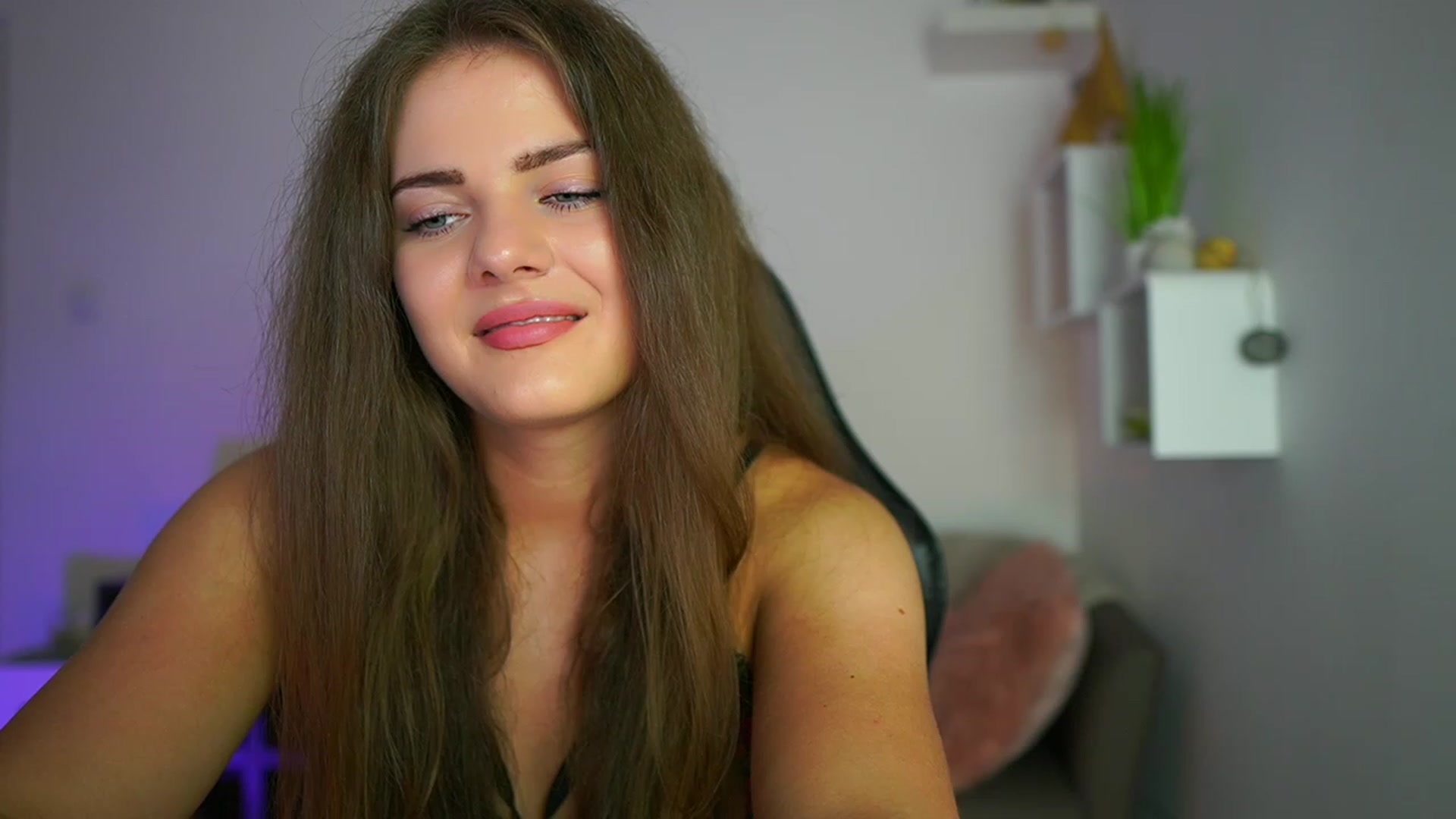 Gallery image thumbnail from Elly_Malkova_'s myfreecams stream on, 07/22/2023, 21:32 image 5 of 20