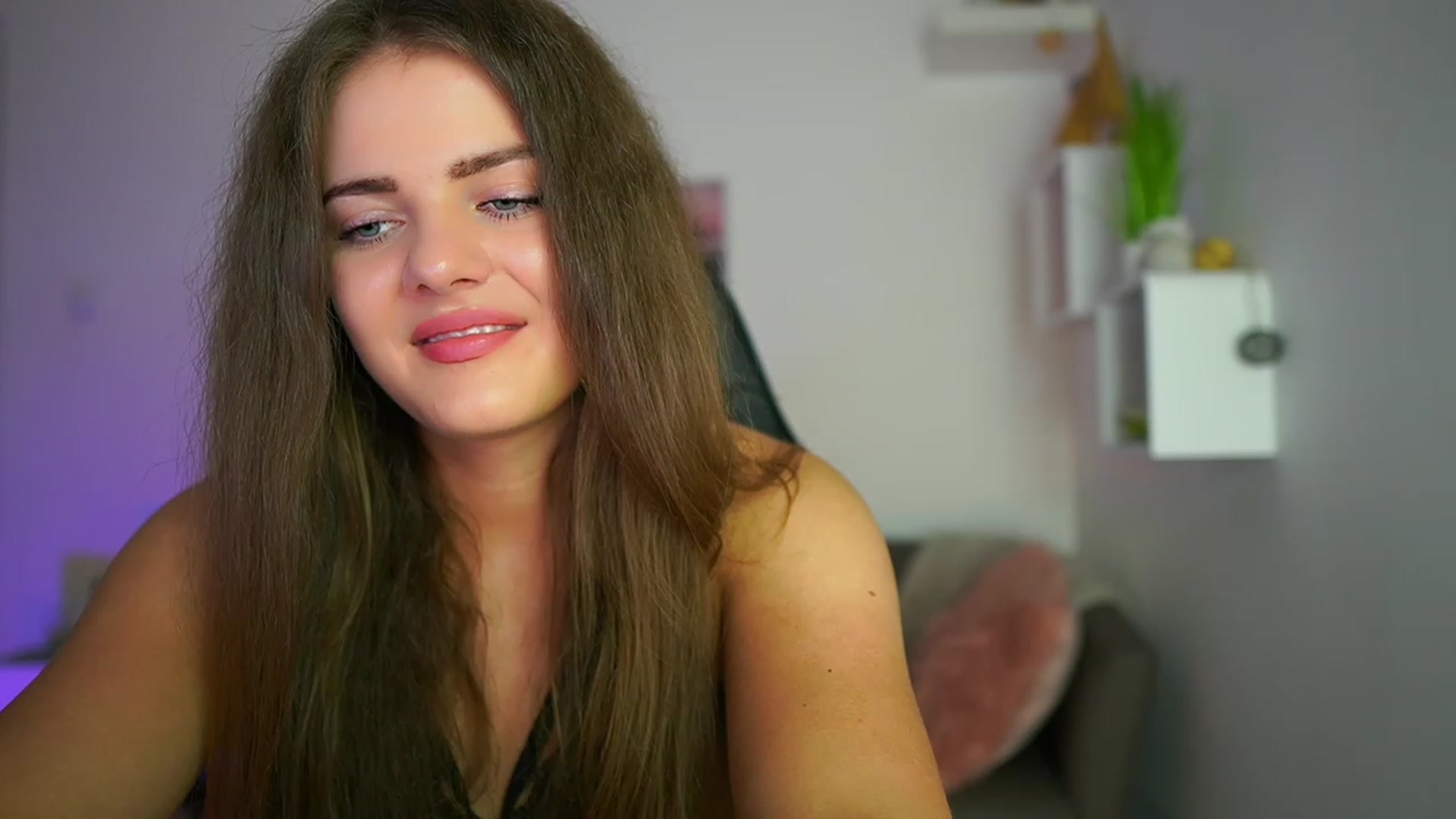 Gallery image thumbnail from Elly_Malkova_'s myfreecams stream on, 07/22/2023, 21:32 image 18 of 20