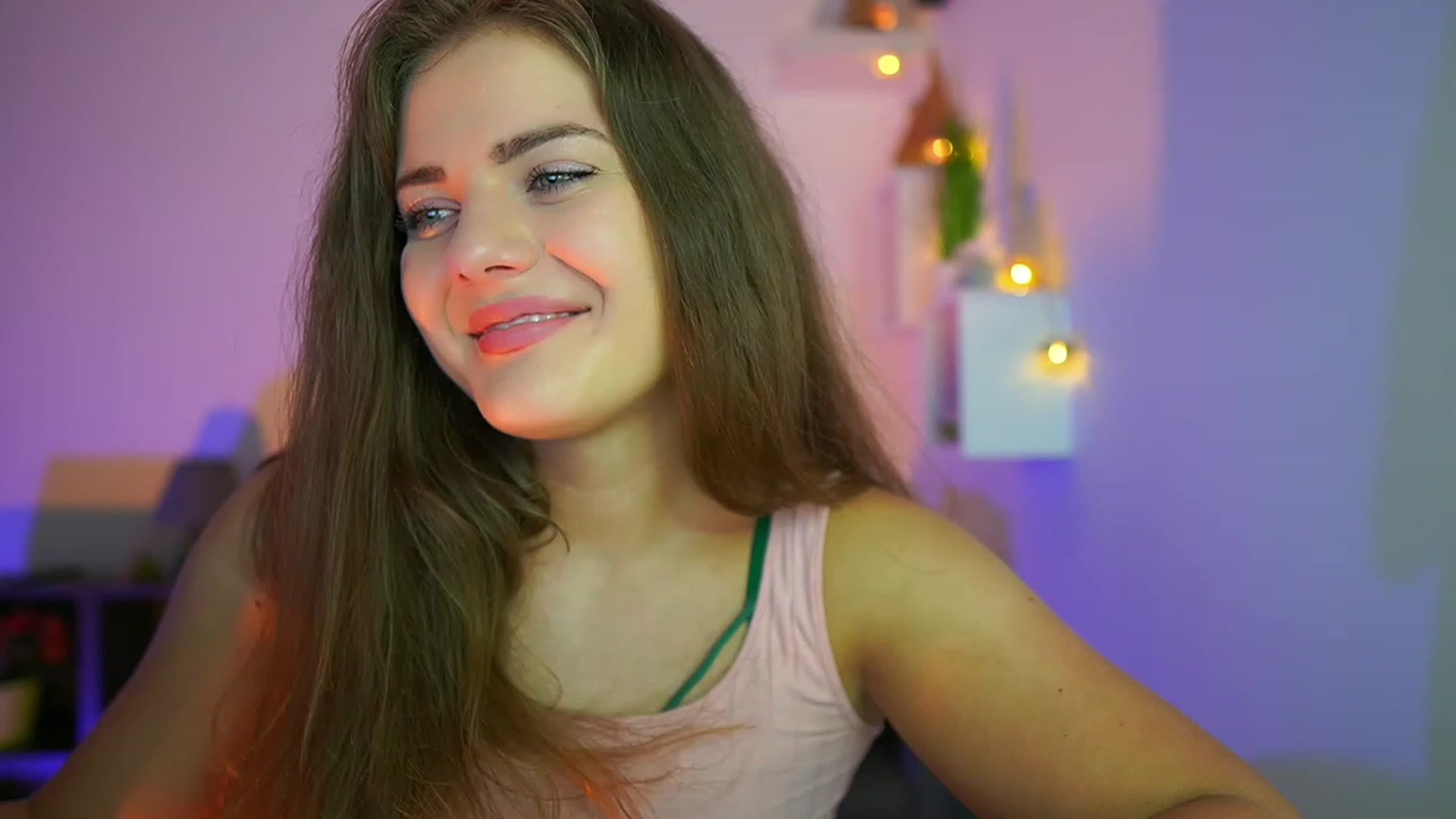 Gallery image thumbnail from Elly_Malkova_'s myfreecams stream on, 07/24/2023, 14:22 image 13 of 20