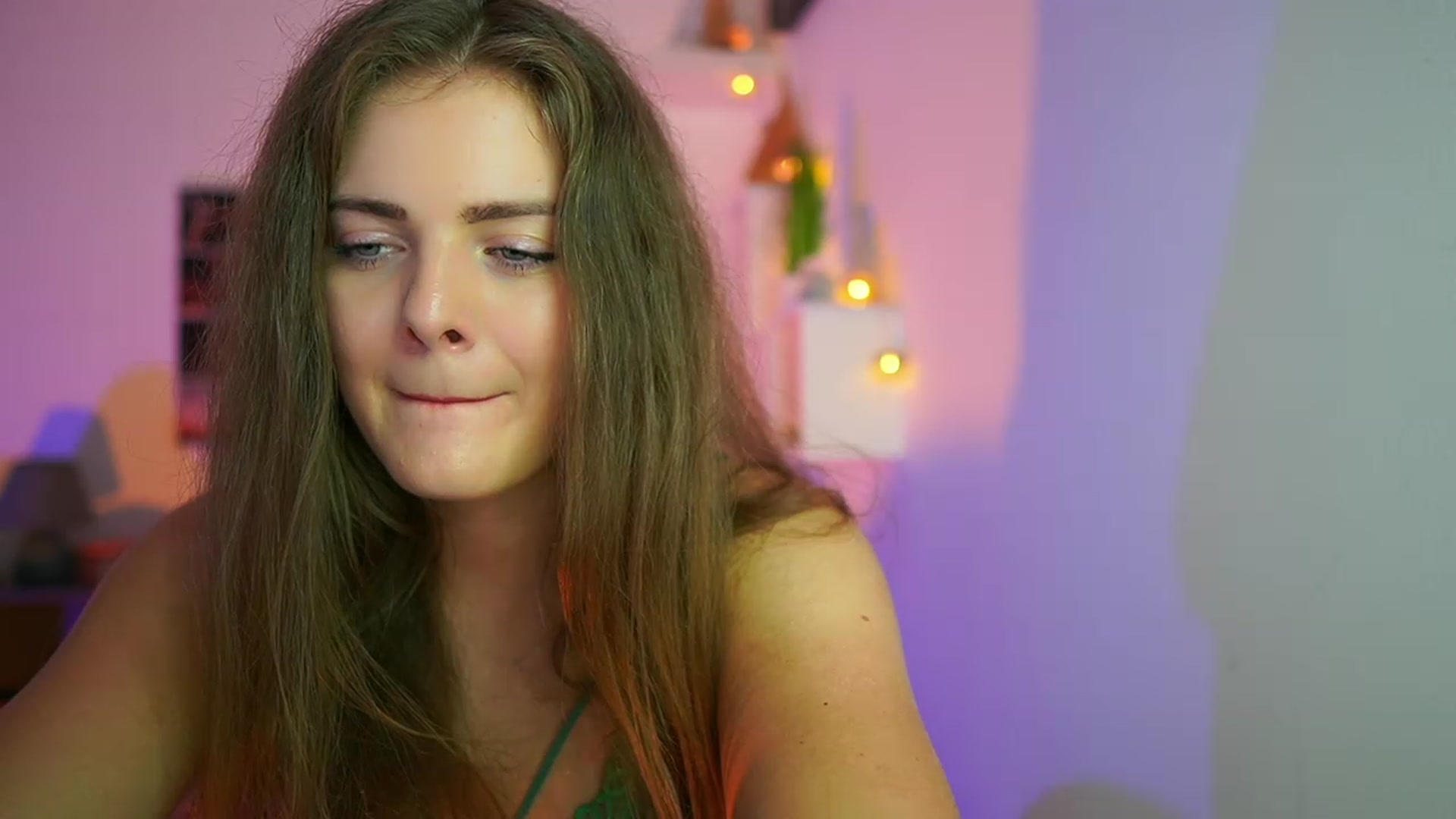 Gallery image thumbnail from Elly_Malkova_'s myfreecams stream on, 07/24/2023, 16:34 image 17 of 20