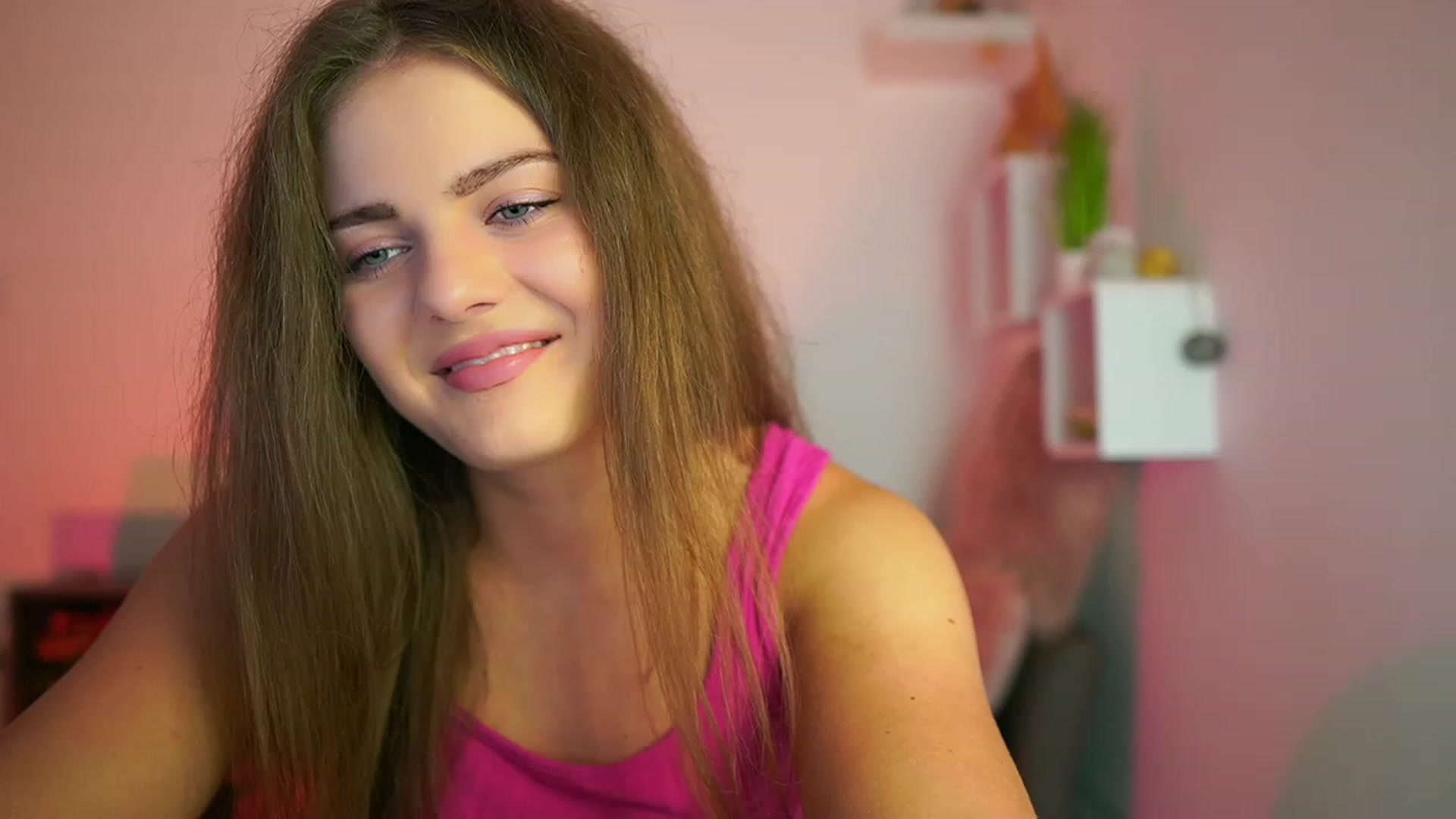 Gallery image thumbnail from Elly_Malkova_'s myfreecams stream on, 07/25/2023, 19:12 image 16 of 20