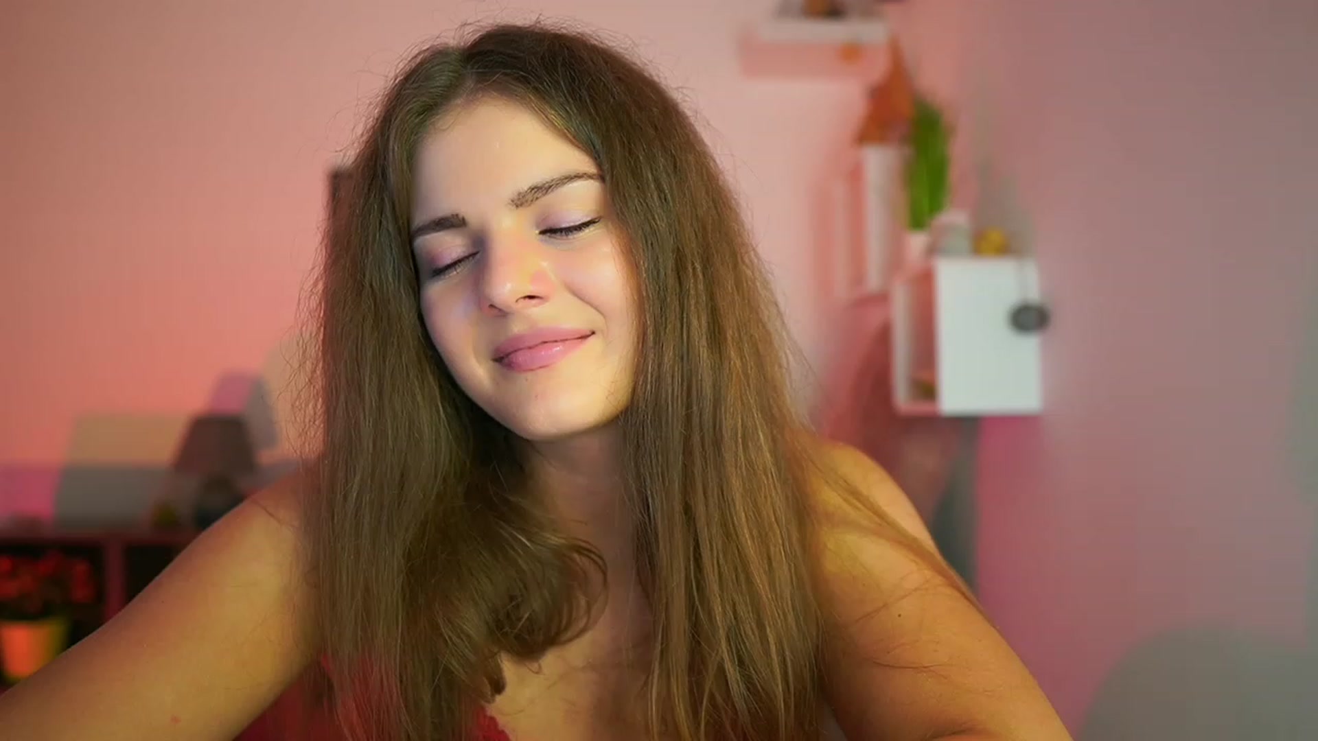Gallery image thumbnail from Elly_Malkova_'s myfreecams stream on, 07/25/2023, 23:07 image 13 of 20