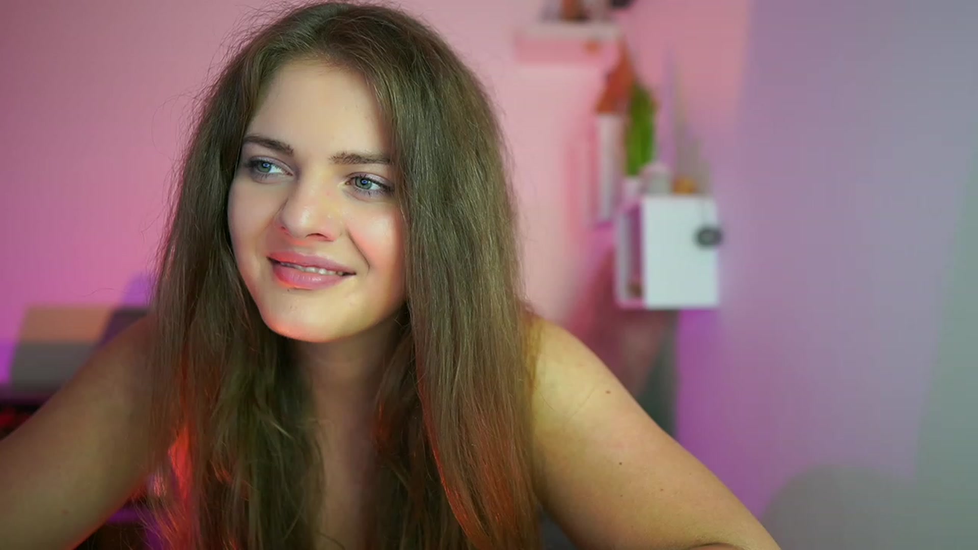 Gallery image thumbnail from Elly_Malkova_'s myfreecams stream on, 07/26/2023, 21:25 image 6 of 20