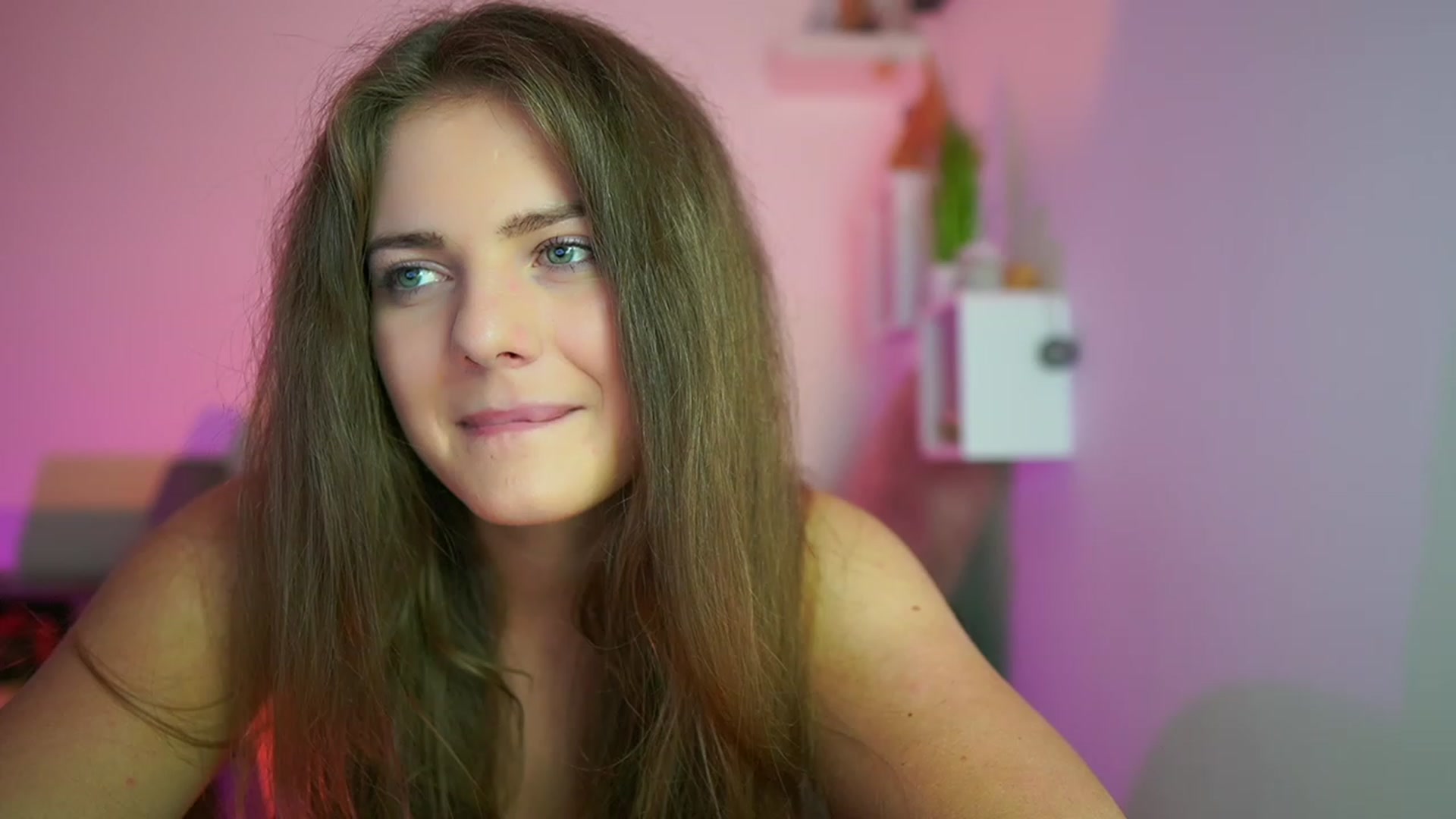 Gallery image thumbnail from Elly_Malkova_'s myfreecams stream on, 07/26/2023, 21:25 image 3 of 20