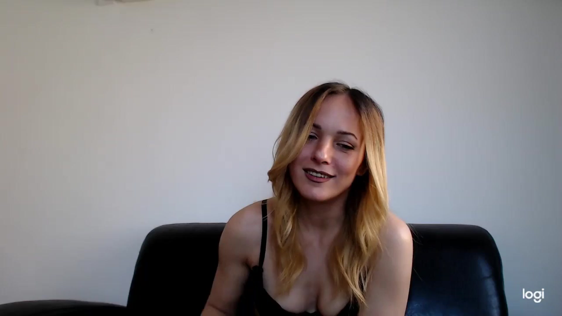 Gallery image thumbnail from EllyaDiamond's myfreecams stream on, 05/13/2024, 16:43 image 1 of 20