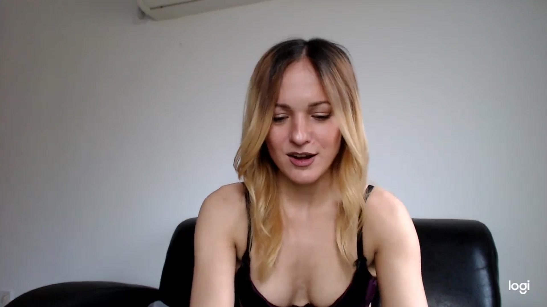 Gallery image thumbnail from EllyaDiamond's myfreecams stream on, 05/13/2024, 16:43 image 17 of 20