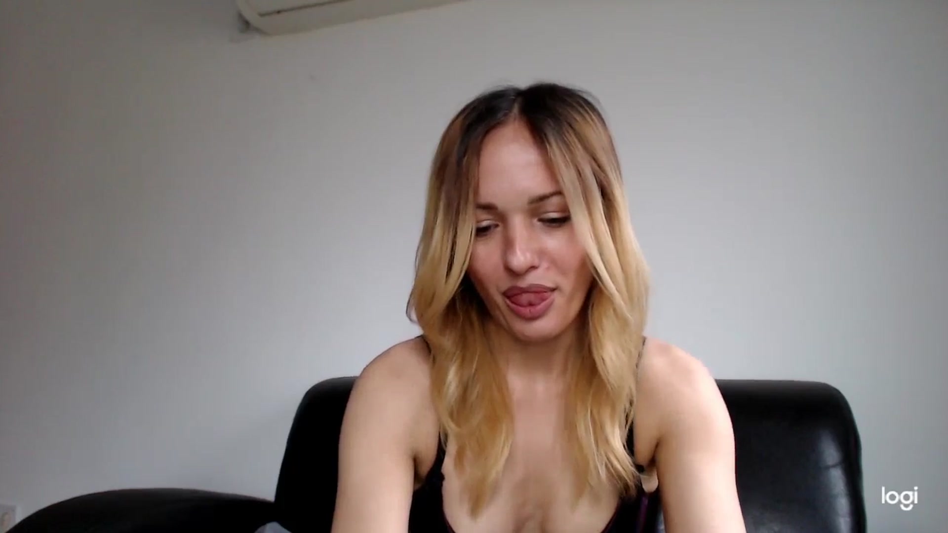 Gallery image thumbnail from EllyaDiamond's myfreecams stream on, 05/13/2024, 16:43 image 18 of 20