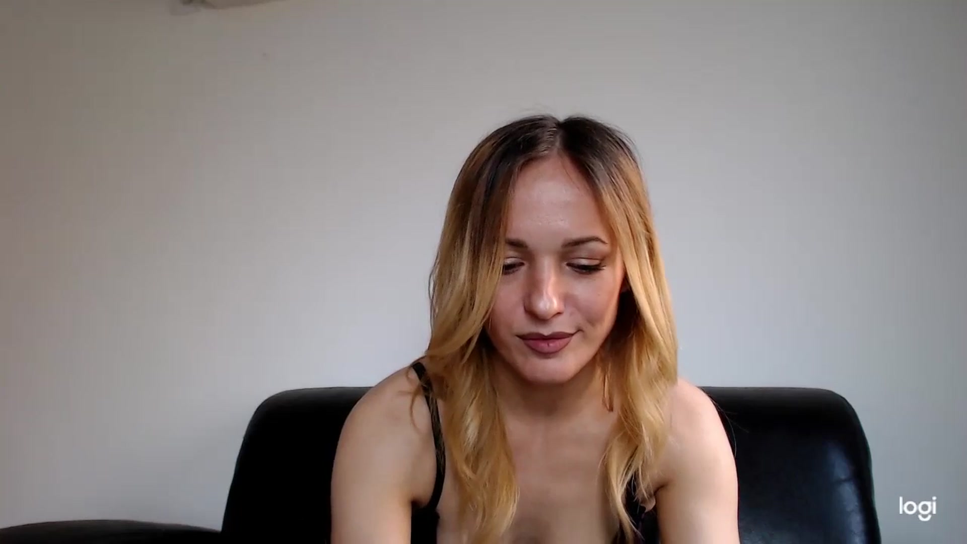 Gallery image thumbnail from EllyaDiamond's myfreecams stream on, 05/13/2024, 16:43 image 14 of 20
