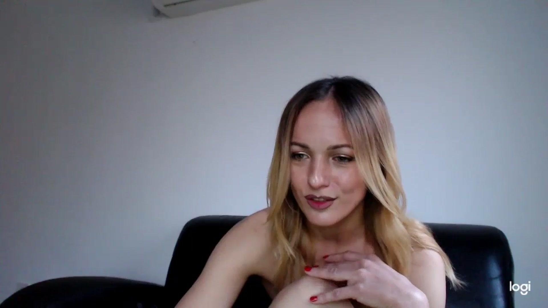 Gallery image thumbnail from EllyaDiamond's myfreecams stream on, 05/14/2024, 17:25 image 15 of 20