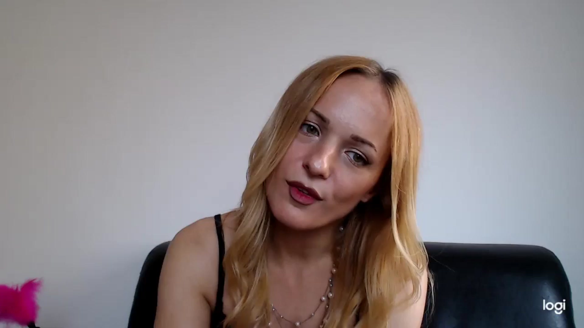 Gallery image thumbnail from EllyaDiamond's myfreecams stream on, 07/26/2024, 15:38 image 14 of 20