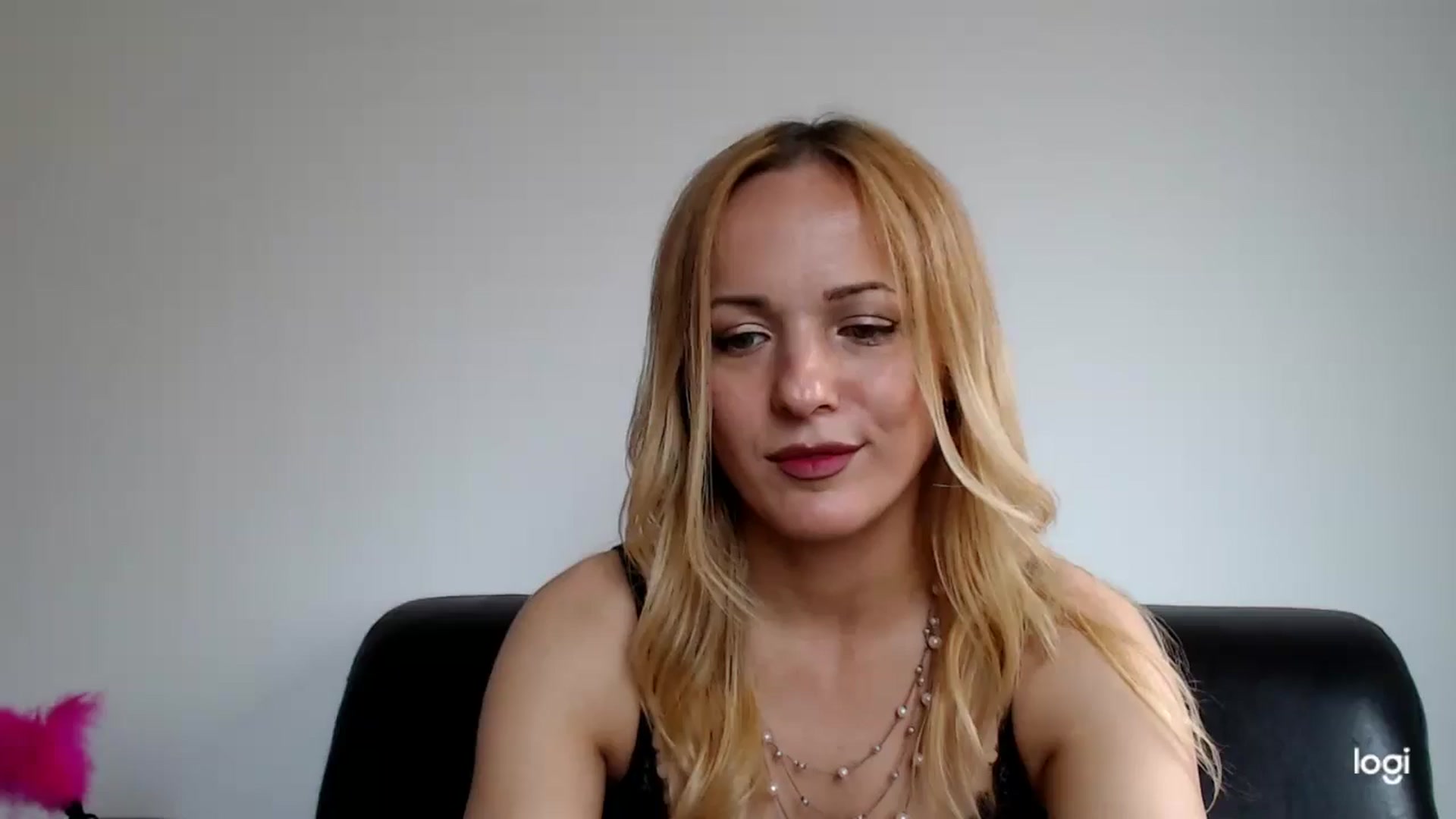 Gallery image thumbnail from EllyaDiamond's myfreecams stream on, 07/26/2024, 15:38 image 11 of 20