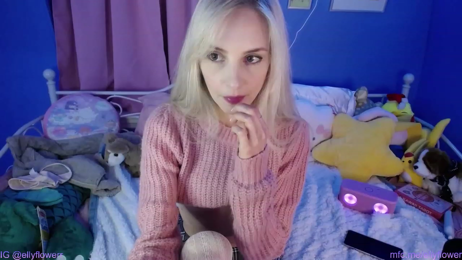 Gallery image thumbnail from Ellyflower's myfreecams stream on, 01/12/2024, 03:08 image 8 of 20