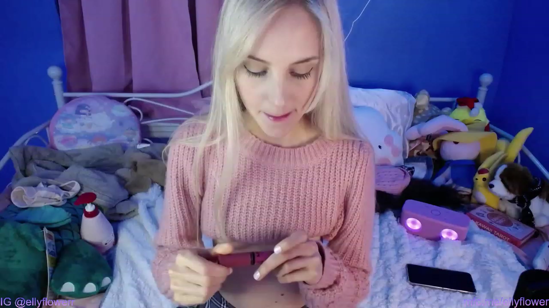 Gallery image thumbnail from Ellyflower's myfreecams stream on, 01/12/2024, 03:08 image 18 of 20