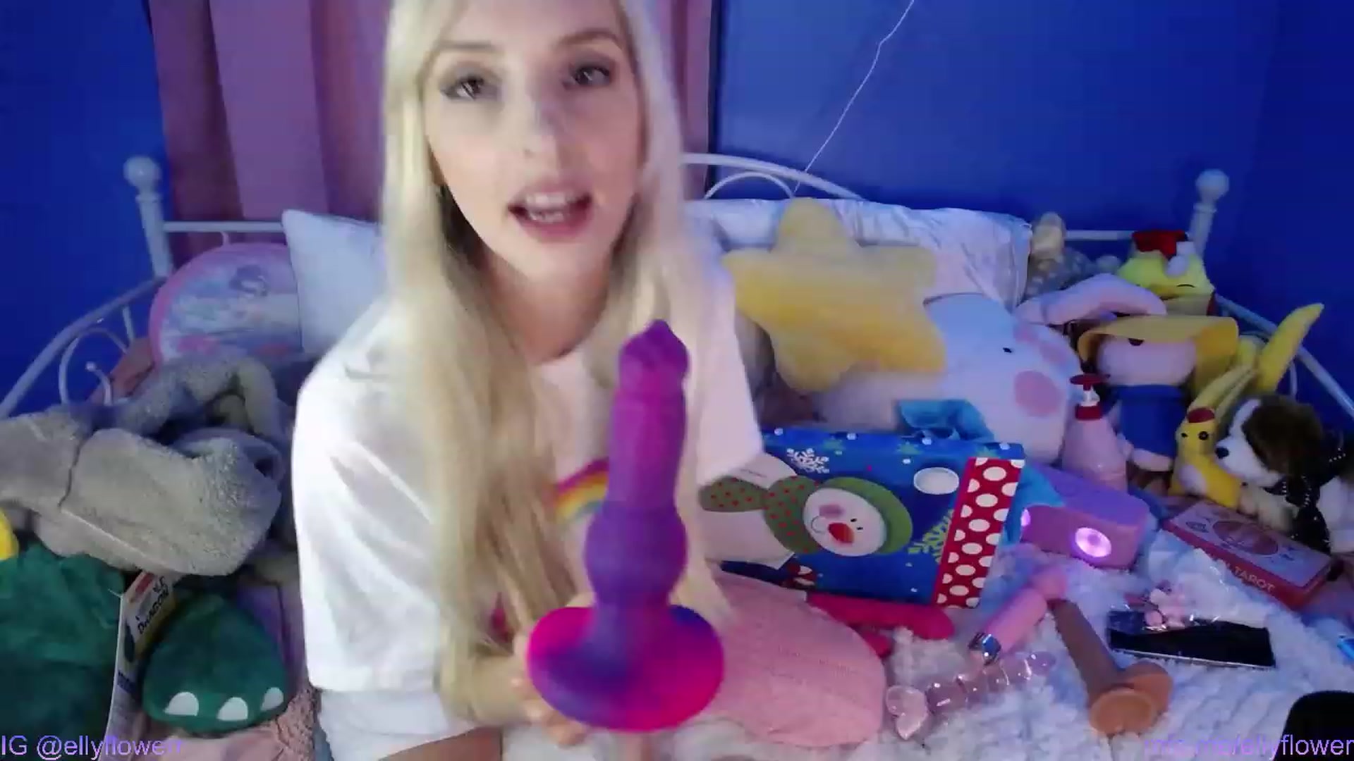 Gallery image thumbnail from Ellyflower's myfreecams stream on, 01/13/2024, 03:10 image 12 of 20