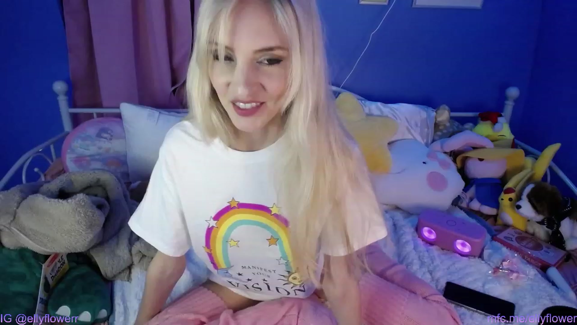 Gallery image thumbnail from Ellyflower's myfreecams stream on, 01/13/2024, 03:10 image 4 of 20
