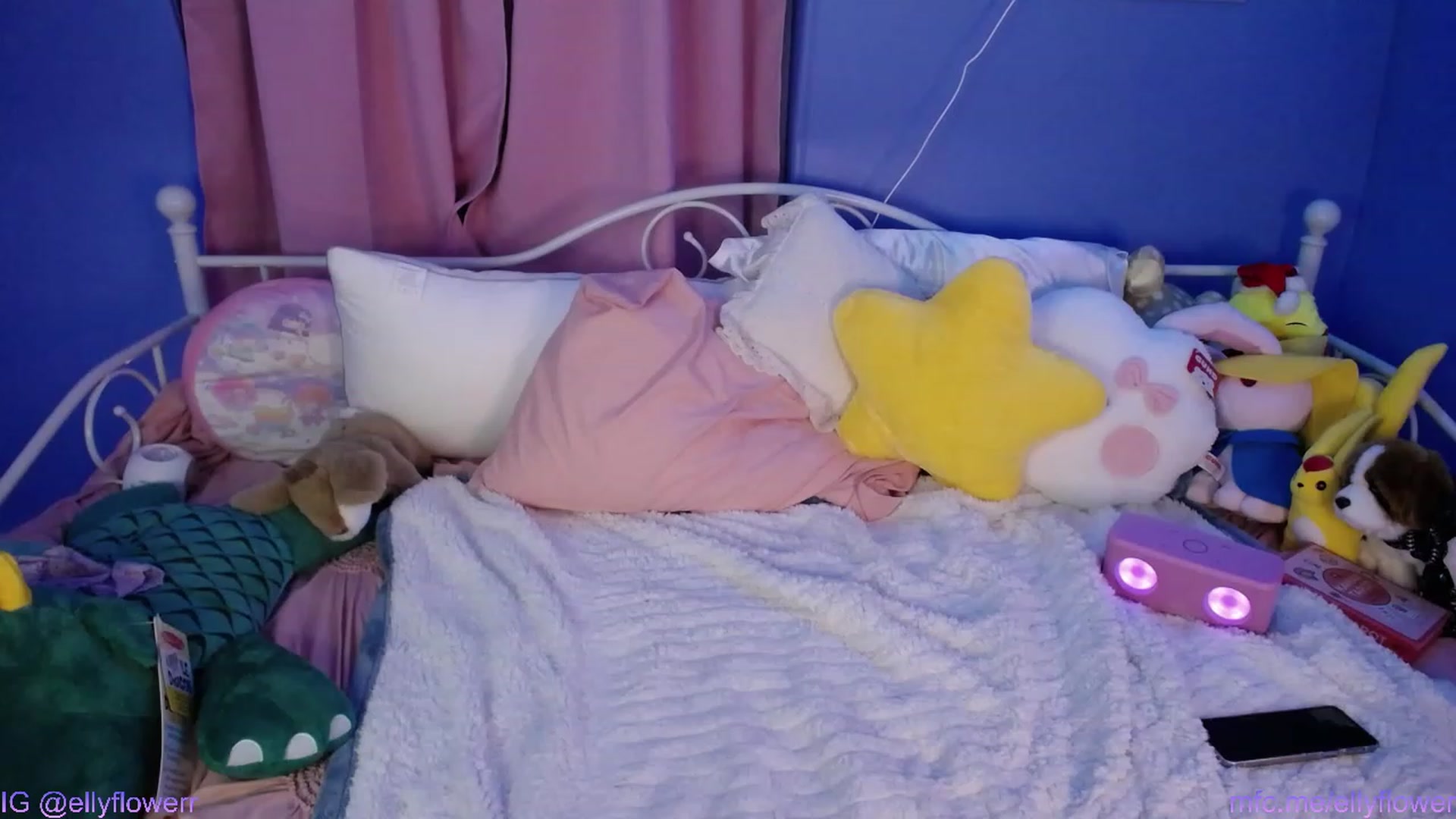 Gallery image thumbnail from Ellyflower's myfreecams stream on, 01/16/2024, 02:10 image 16 of 20