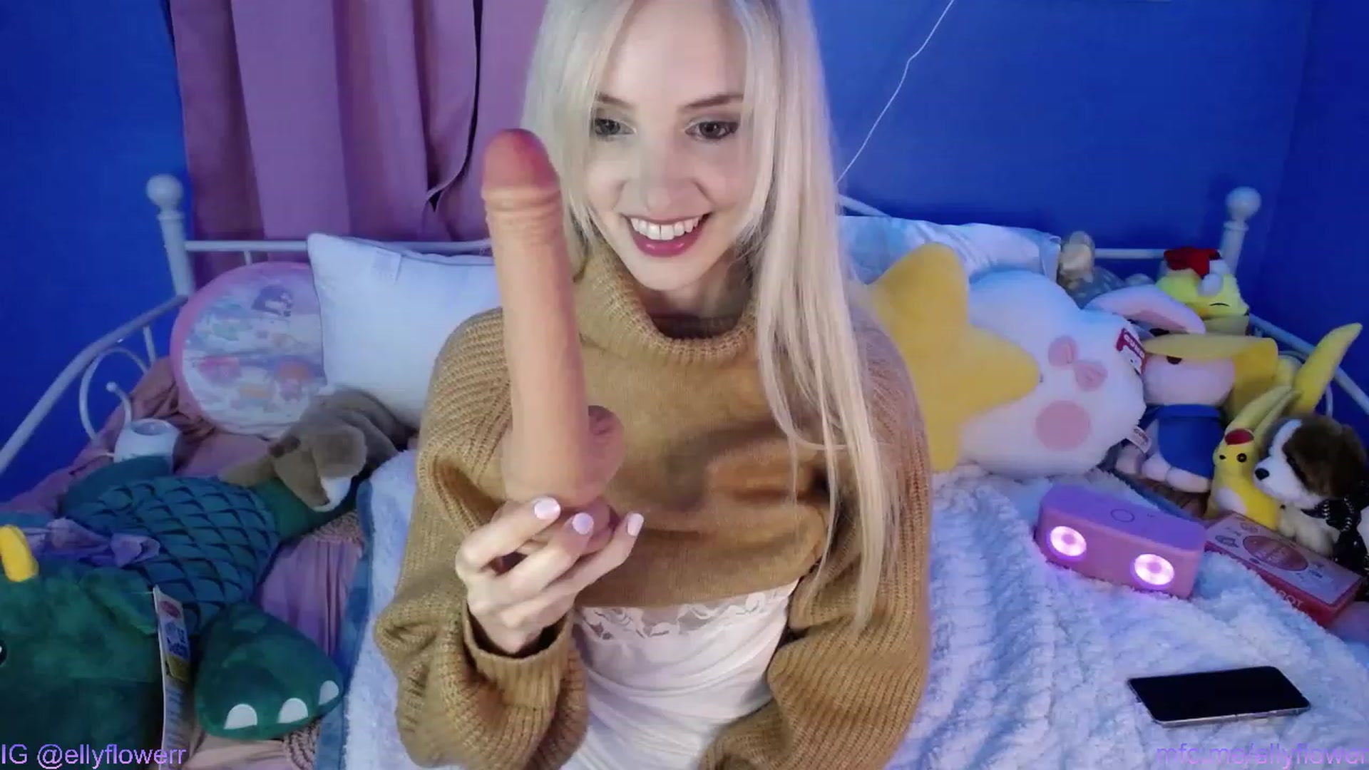 Gallery image thumbnail from Ellyflower's myfreecams stream on, 01/16/2024, 02:10 image 15 of 20