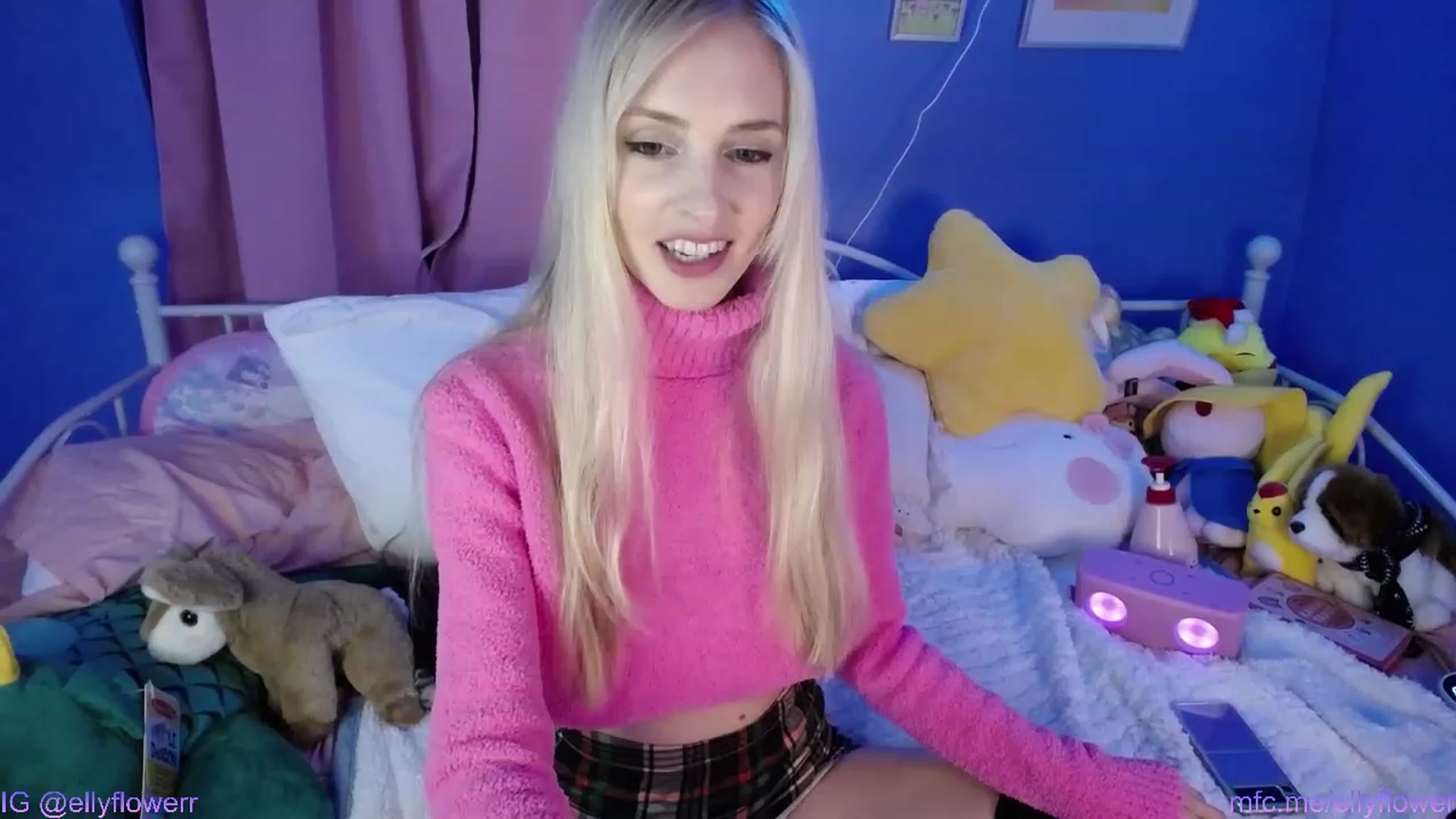 Gallery image thumbnail from Ellyflower's myfreecams stream on, 01/19/2024, 03:08 image 12 of 20