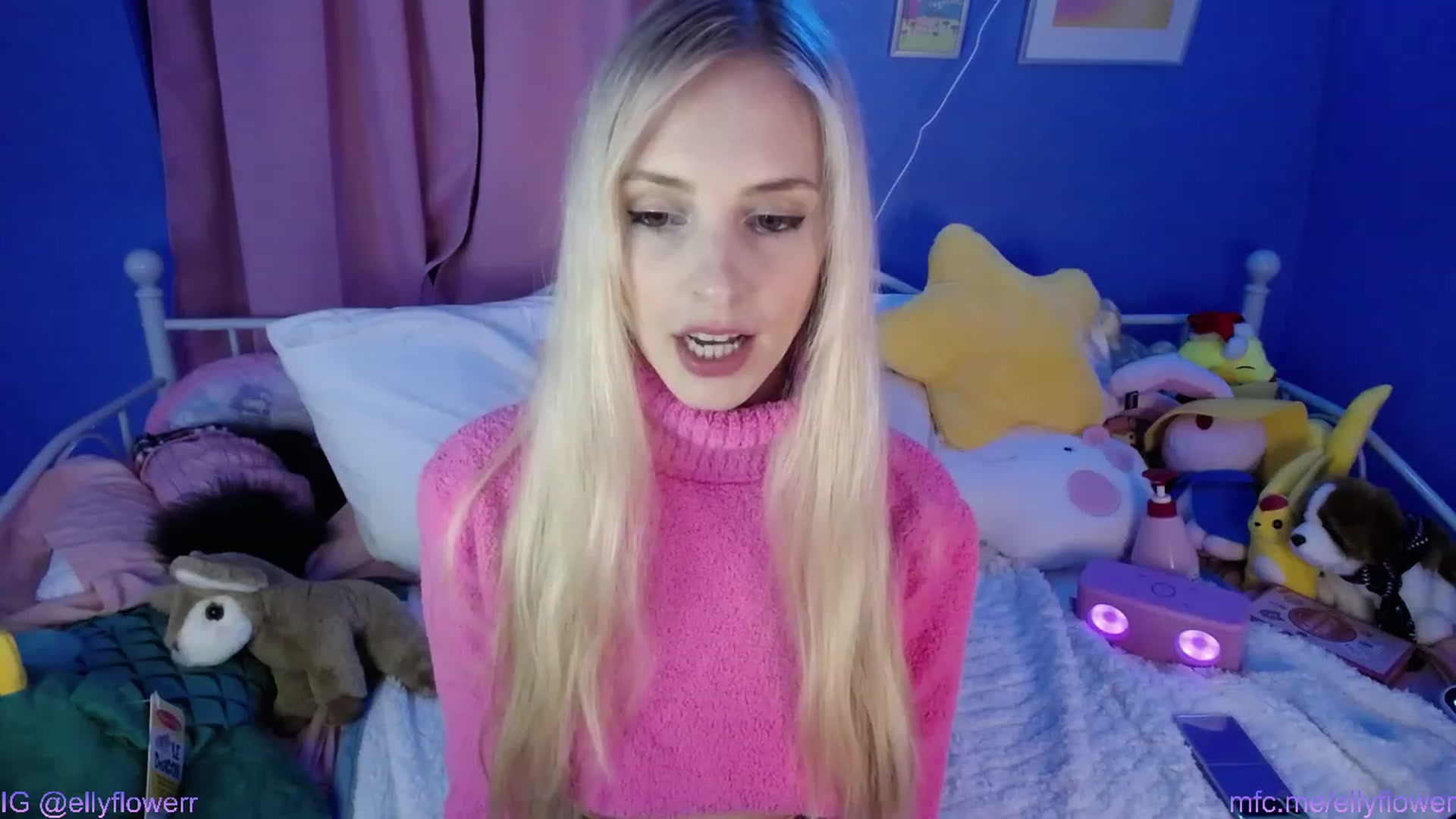 Gallery image thumbnail from Ellyflower's myfreecams stream on, 01/19/2024, 03:08 image 5 of 20