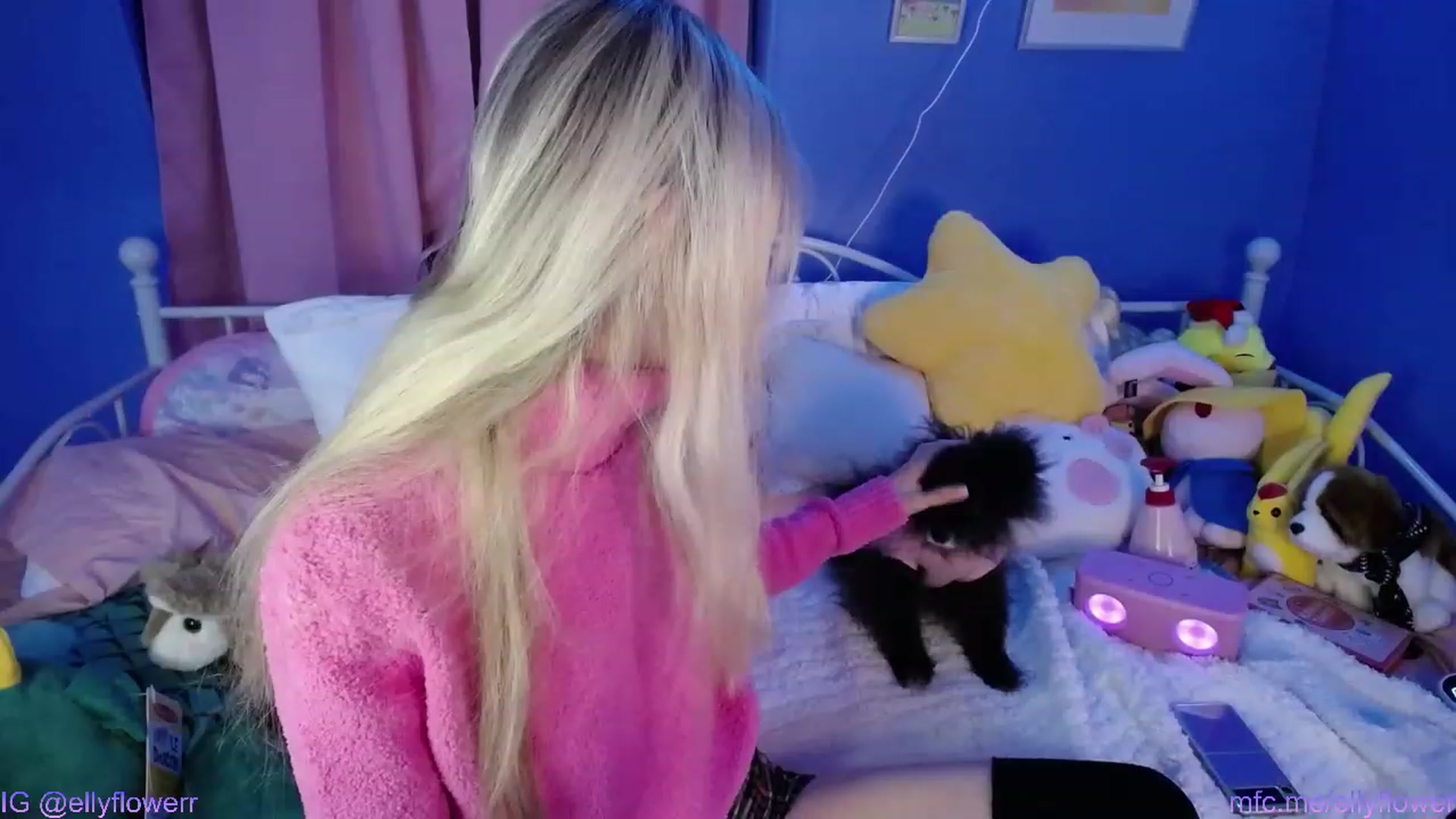 Gallery image thumbnail from Ellyflower's myfreecams stream on, 01/19/2024, 03:08 image 20 of 20
